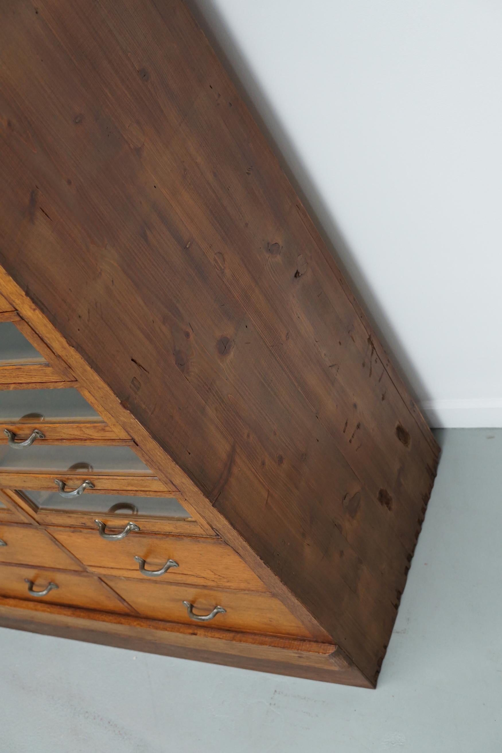 Grande mobile da negozio di merceria tedesco d'epoca in Oak, anni '40 in vendita 14