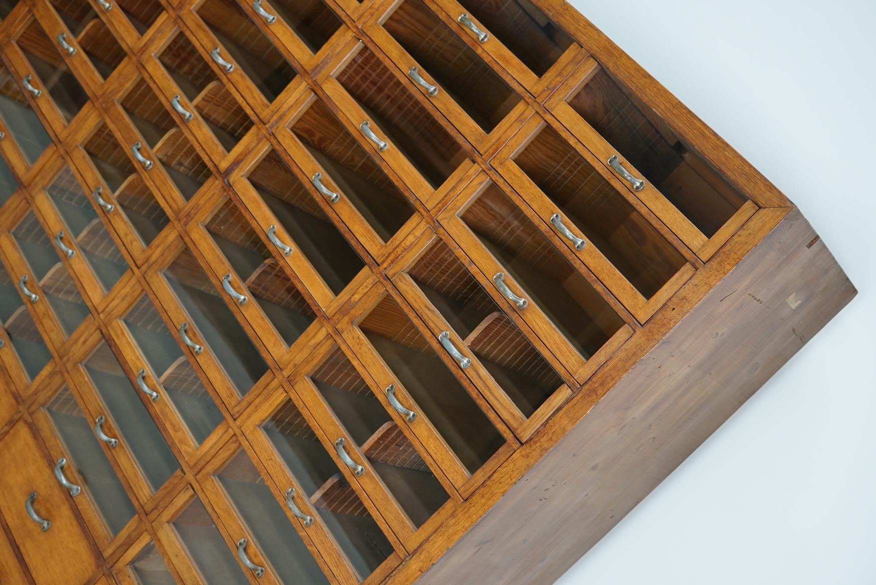 Tedesco Grande mobile da negozio di merceria tedesco d'epoca in Oak, anni '40 in vendita