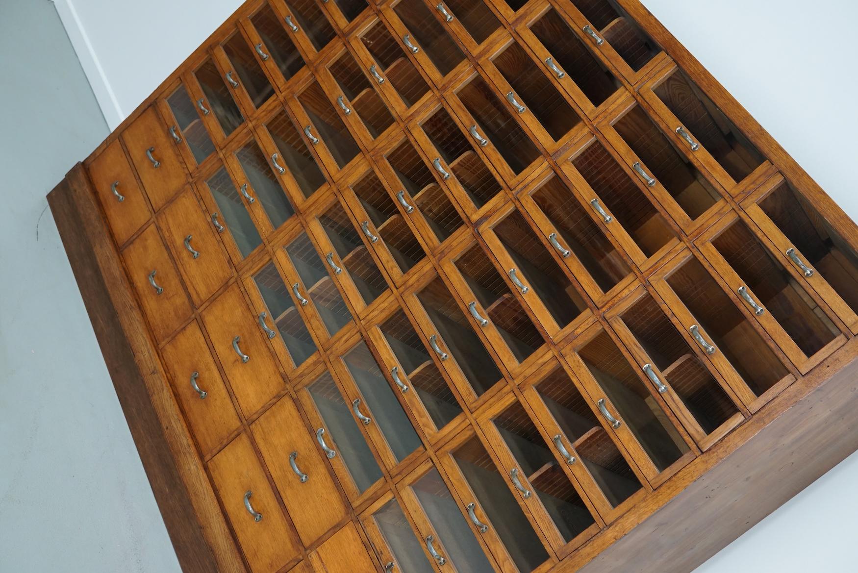 Grande mobile da negozio di merceria tedesco d'epoca in Oak, anni '40 in vendita 1