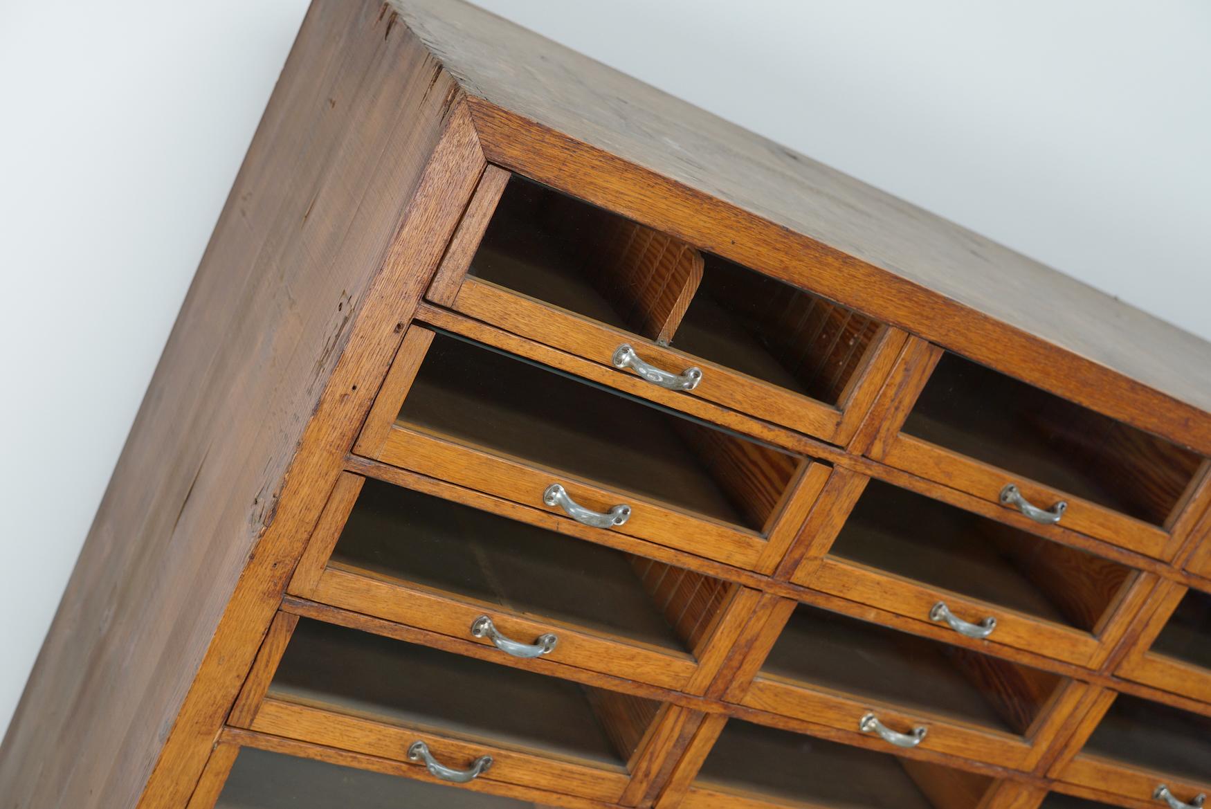 Grande mobile da negozio di merceria tedesco d'epoca in Oak, anni '40 in vendita 3