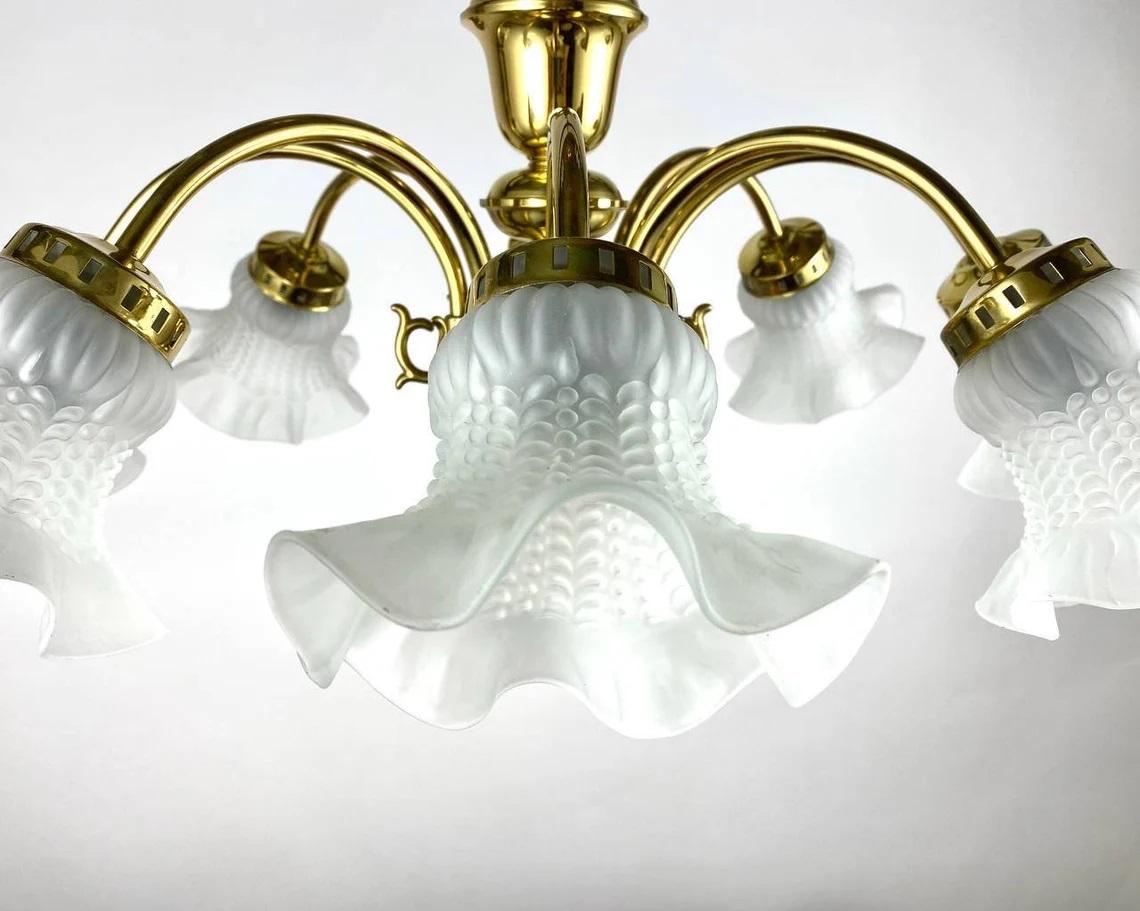 Mid-Century Modern Large Vintage Gilt Brass & Frosted Glass Flower Shaped Chandelier For Sale