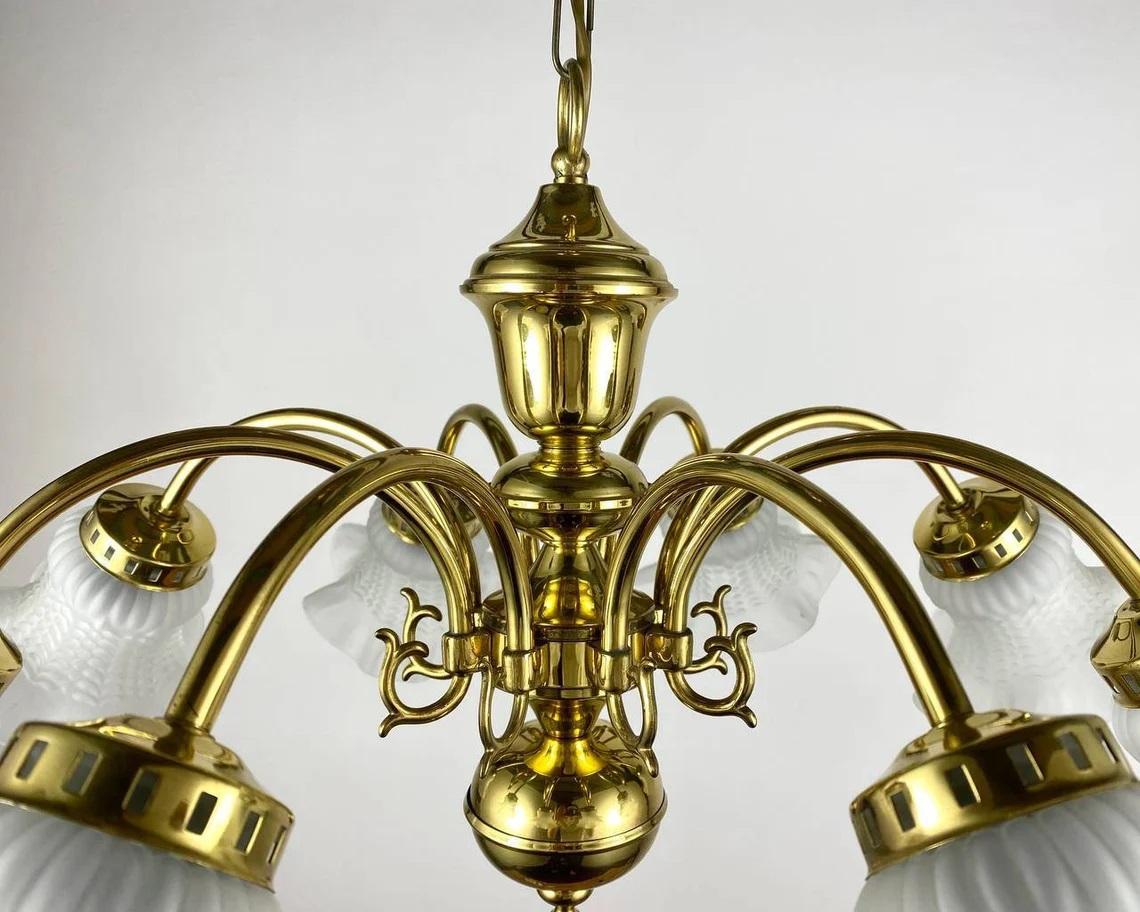 Large Vintage Gilt Brass & Frosted Glass Flower Shaped Chandelier In Fair Condition For Sale In Bastogne, BE