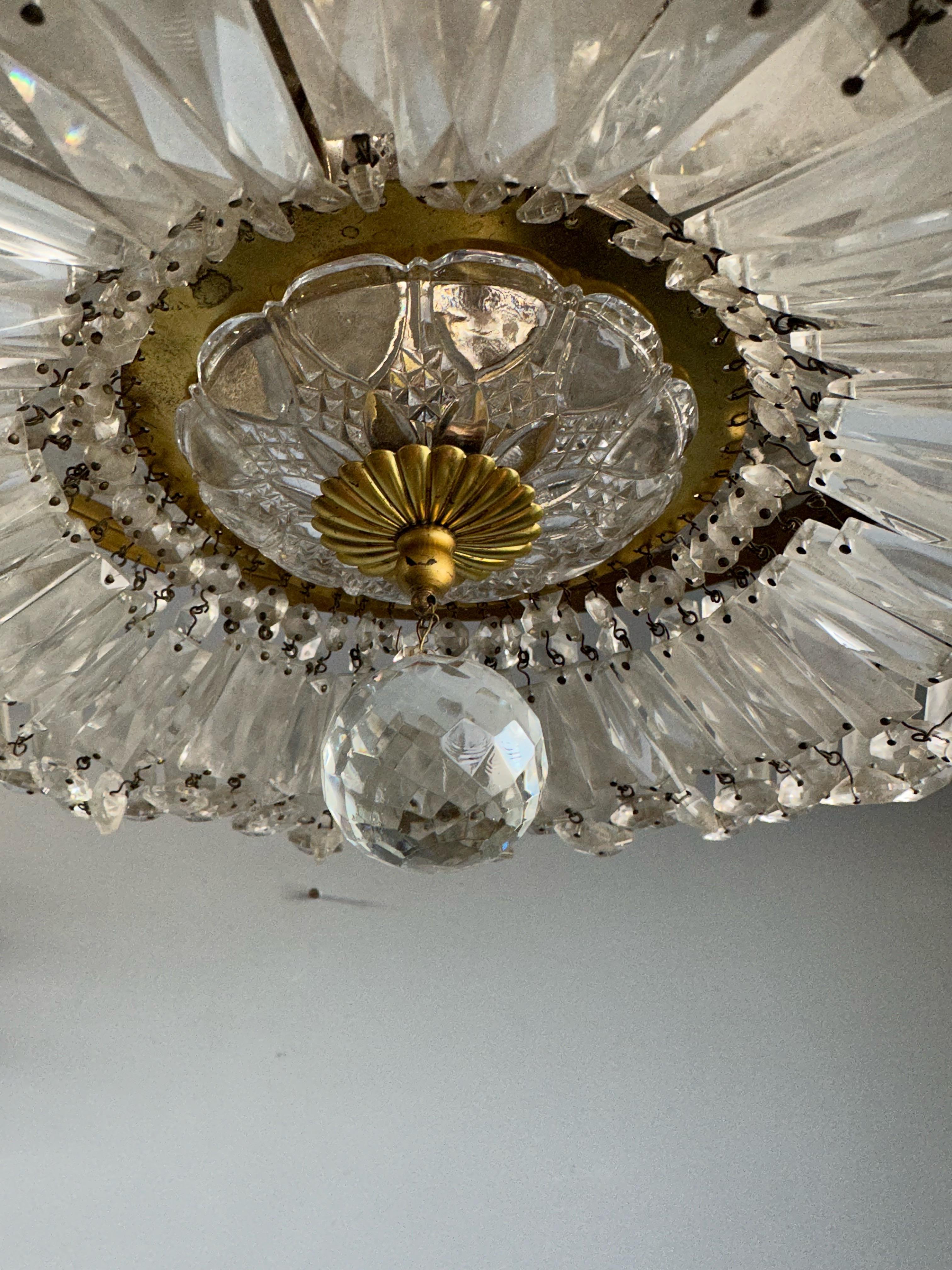 Große Einbaubeleuchtung aus vergoldeter Bronze und perlenbesetztem Kristallglas, Vintage im Angebot 4