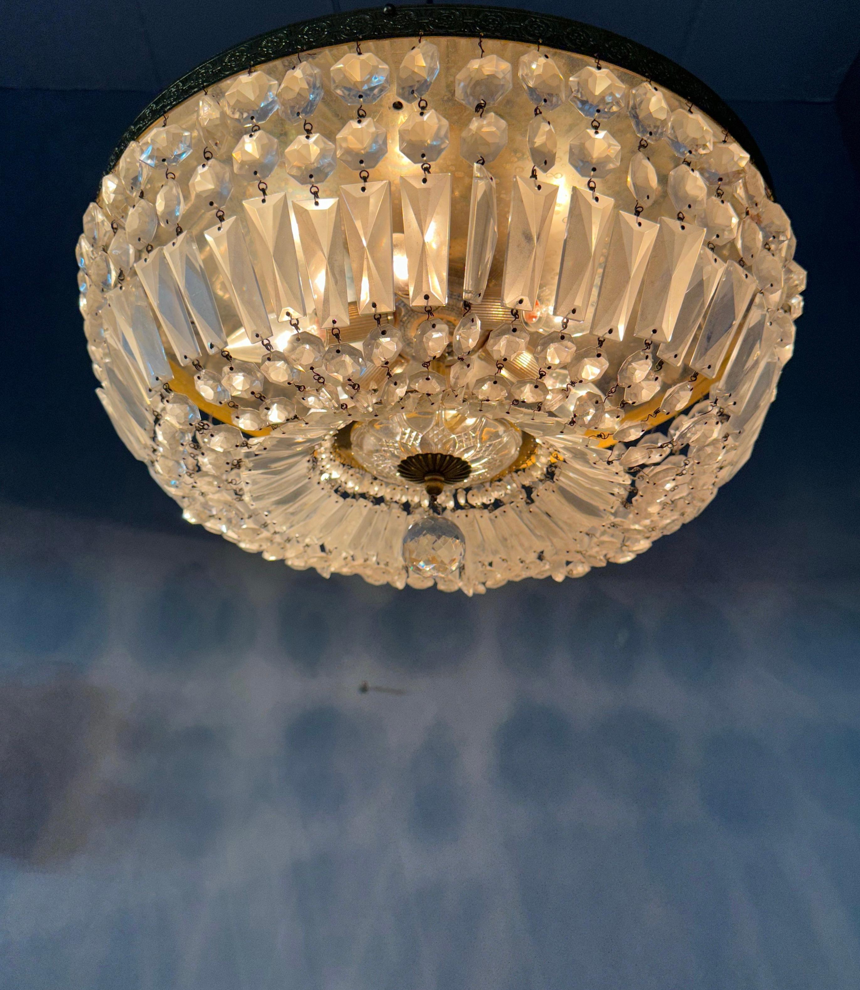 Große Einbaubeleuchtung aus vergoldeter Bronze und perlenbesetztem Kristallglas, Vintage im Angebot 5