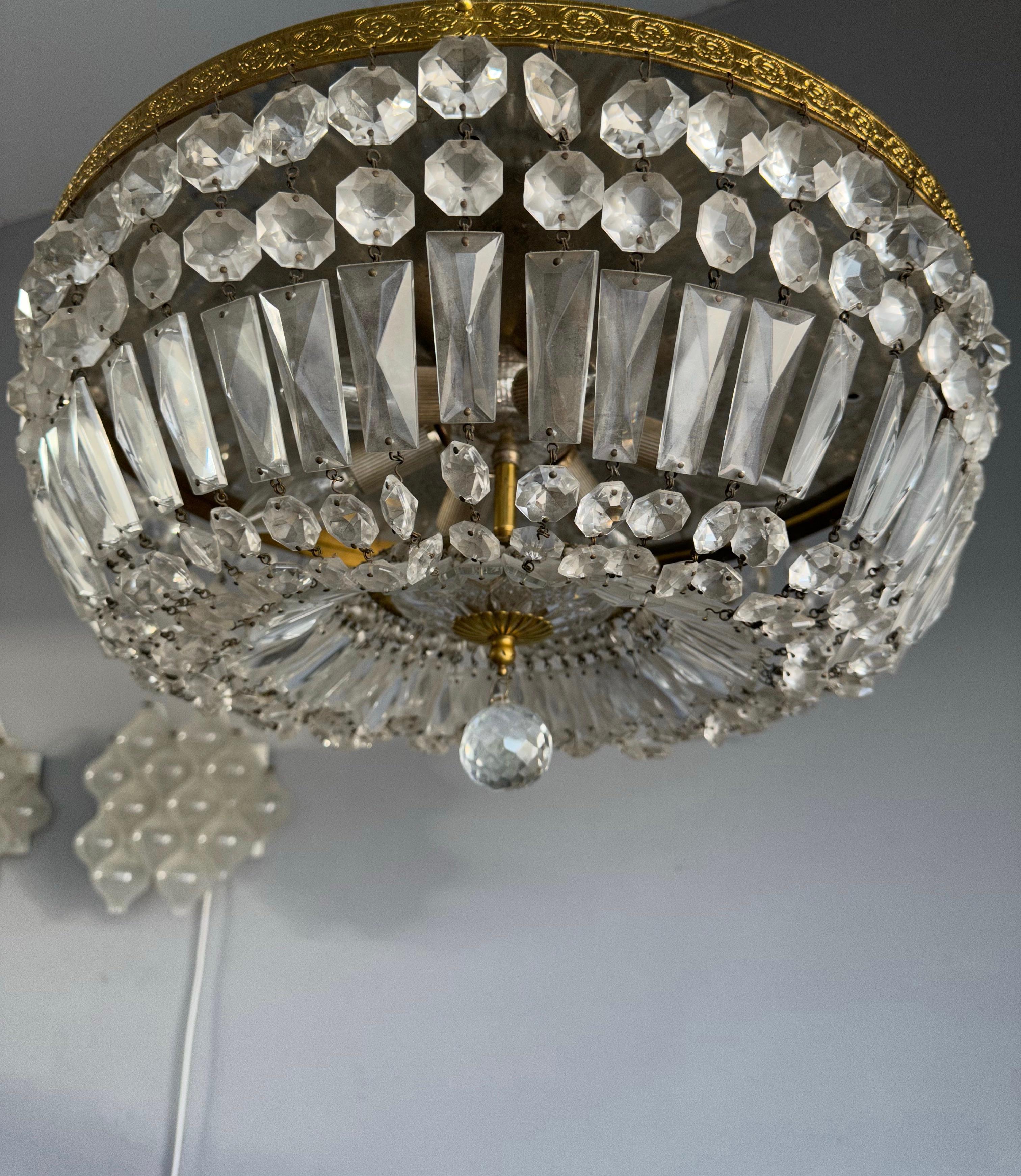 Beautiful and good condition, six light ceiling lamp.

If you are looking for a large size, elegant and well made flush mount to grace your hallway, landing or bedroom then this vintage light fixture could be perfect. Both with the light switched