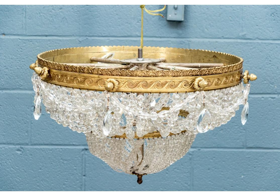 Grande lampada da incasso a più livelli in metallo dorato e vetro d'epoca per il restauro in vendita 2