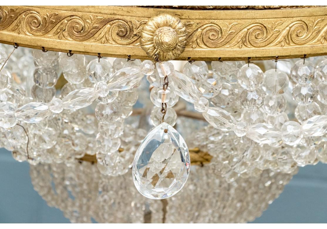 Grande lampada da incasso a più livelli in metallo dorato e vetro d'epoca per il restauro in vendita 3