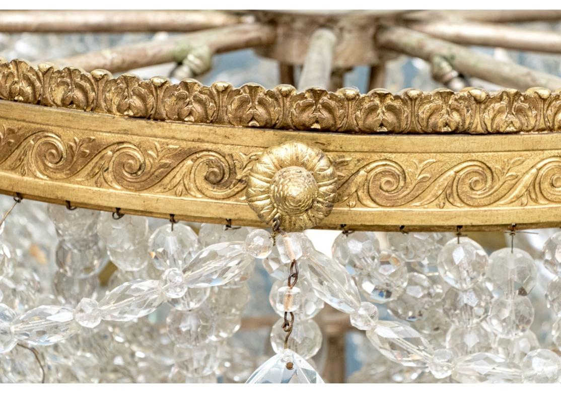 XX secolo Grande lampada da incasso a più livelli in metallo dorato e vetro d'epoca per il restauro in vendita