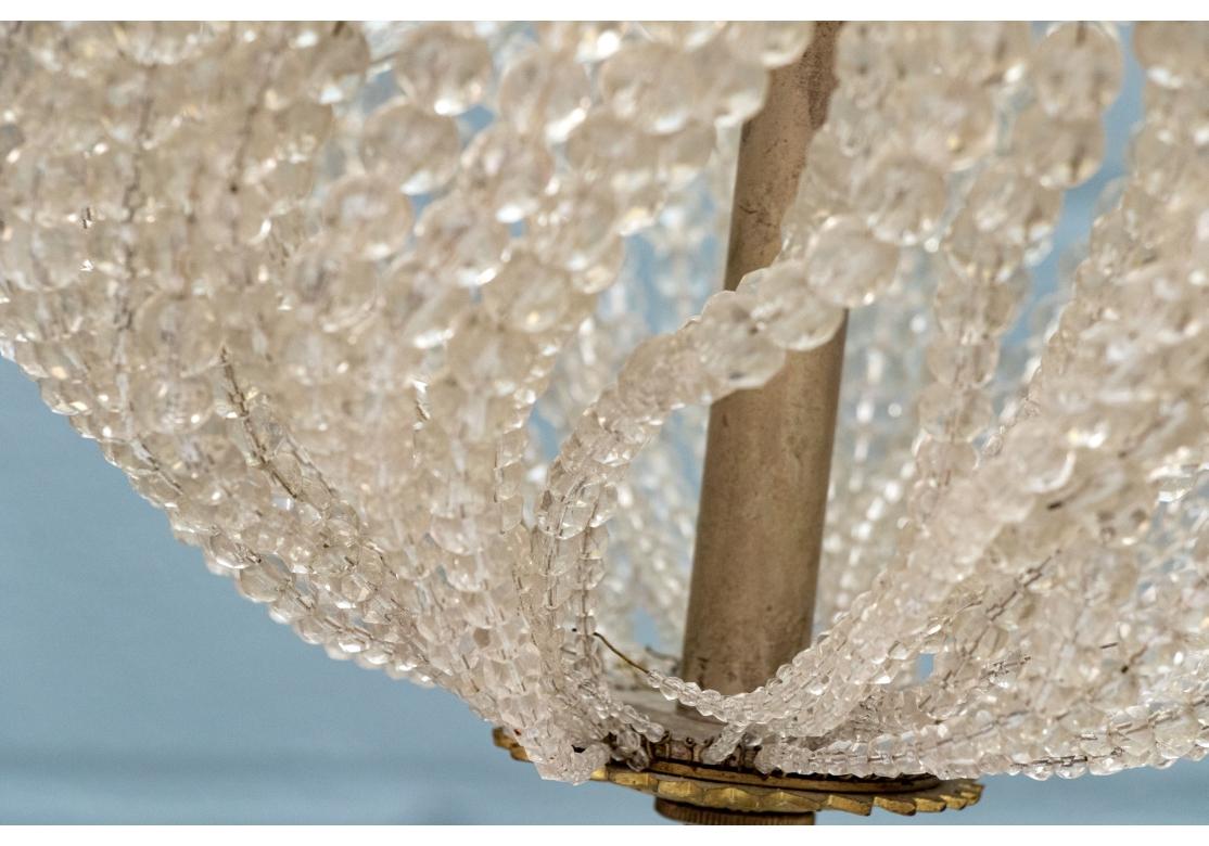 Grande lampada da incasso a più livelli in metallo dorato e vetro d'epoca per il restauro in vendita 1