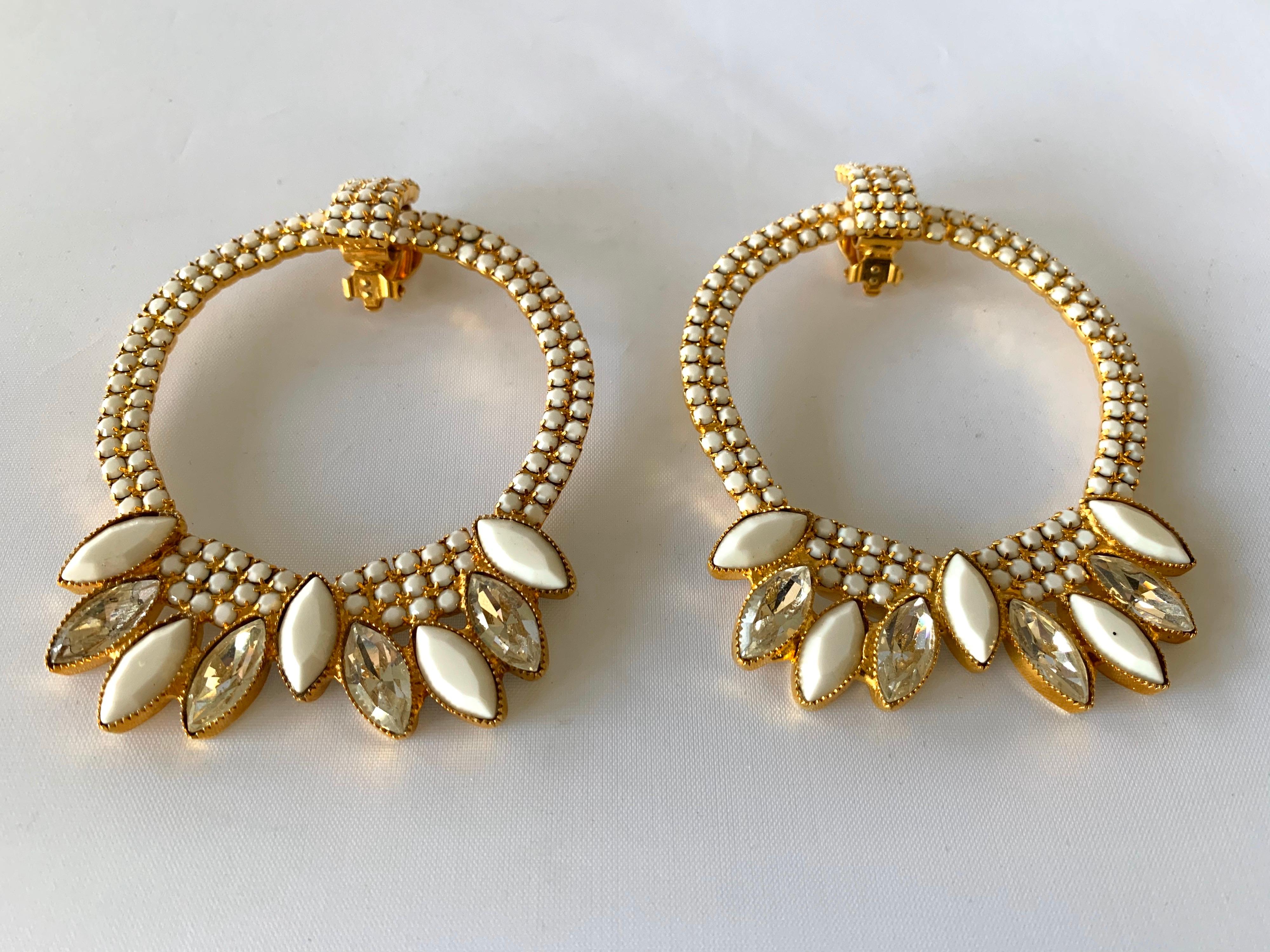 Large Vintage Gilt White Rhinestone Hoop Statement Earrings  In Excellent Condition In Palm Springs, CA