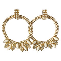 Große große vergoldete weiße Strass-Ohrringe im Vintage-Stil