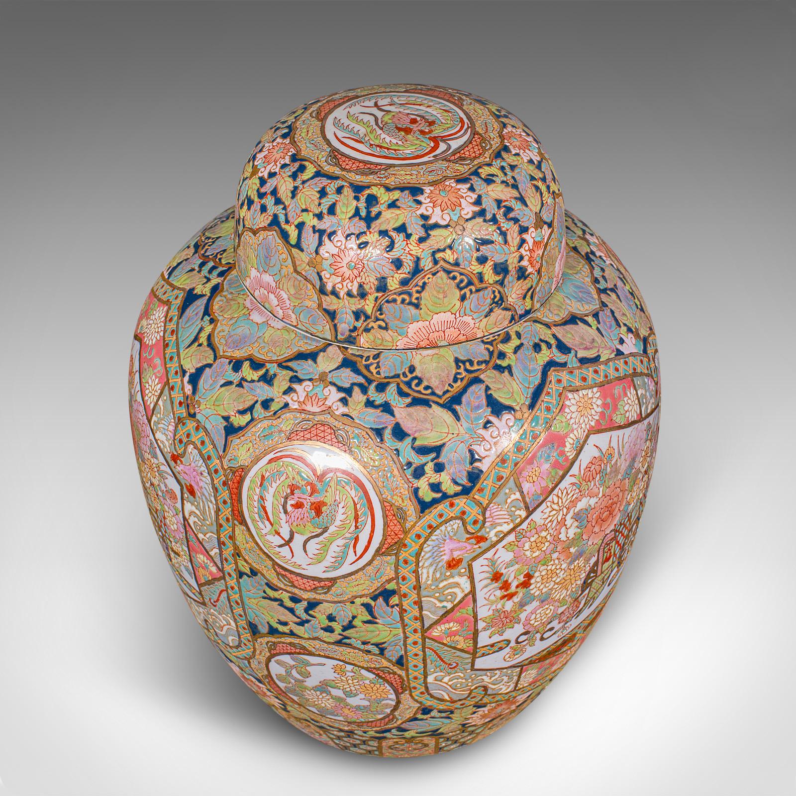 Céramique Grand vase chinois en céramique avec couvercle, Art Déco, vers 1940 en vente