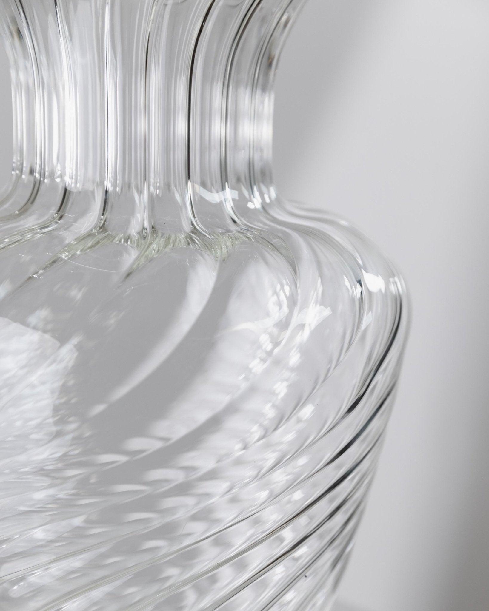 Vaso grande in vetro vintage - design curvo in vetro soffiato a mano di Soffiera Parise Italia anni '70 - Idea regalo Eleg, decorazione da tavolo retrò

Questo grande vaso in vetro vintage degli anni '70 è un capolavoro di raffinato artigianato,