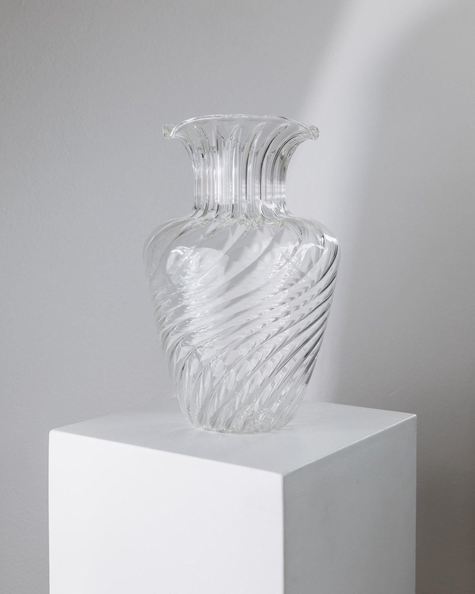 XX secolo Vaso grande in vetro d'epoca Design curvo in vetro soffiato a mano di Soffiera Parise, anni '70 in vendita