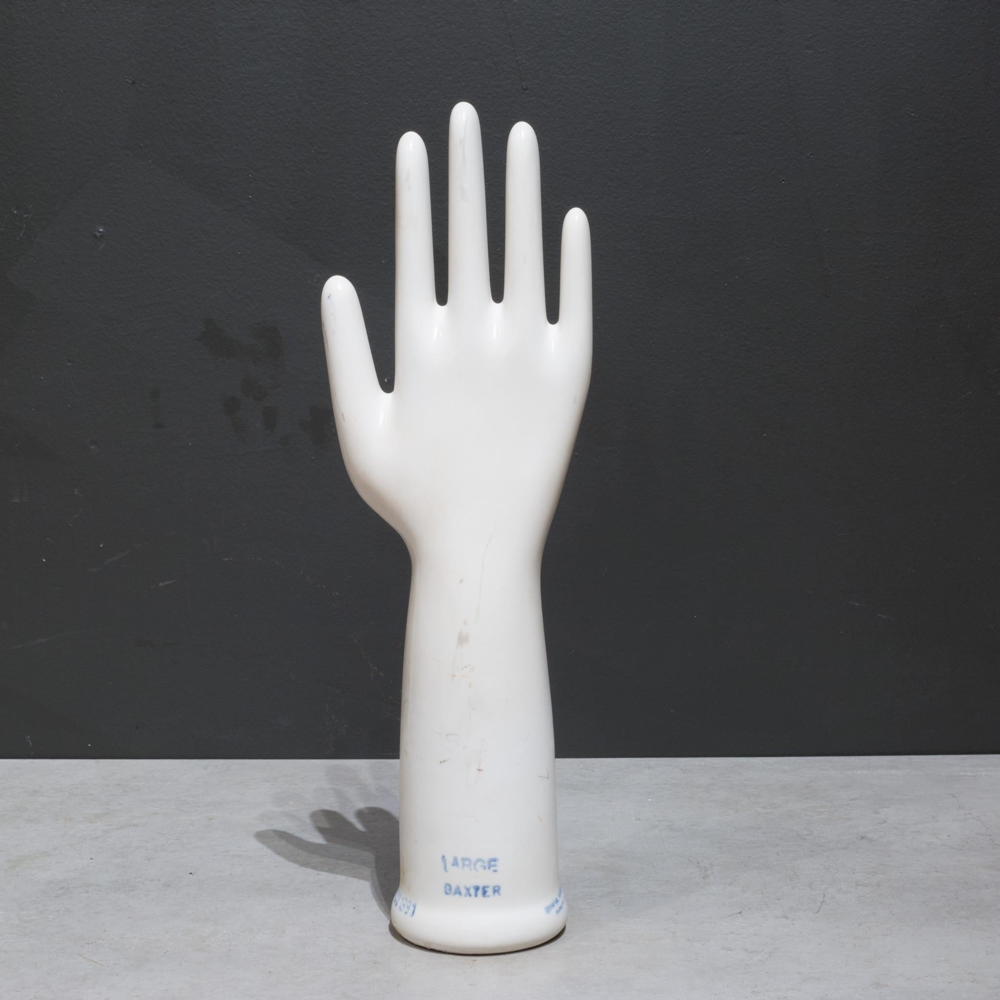 Grand moule à gants d'usine en porcelaine émaillée, vers 1991 Bon état - En vente à San Francisco, CA