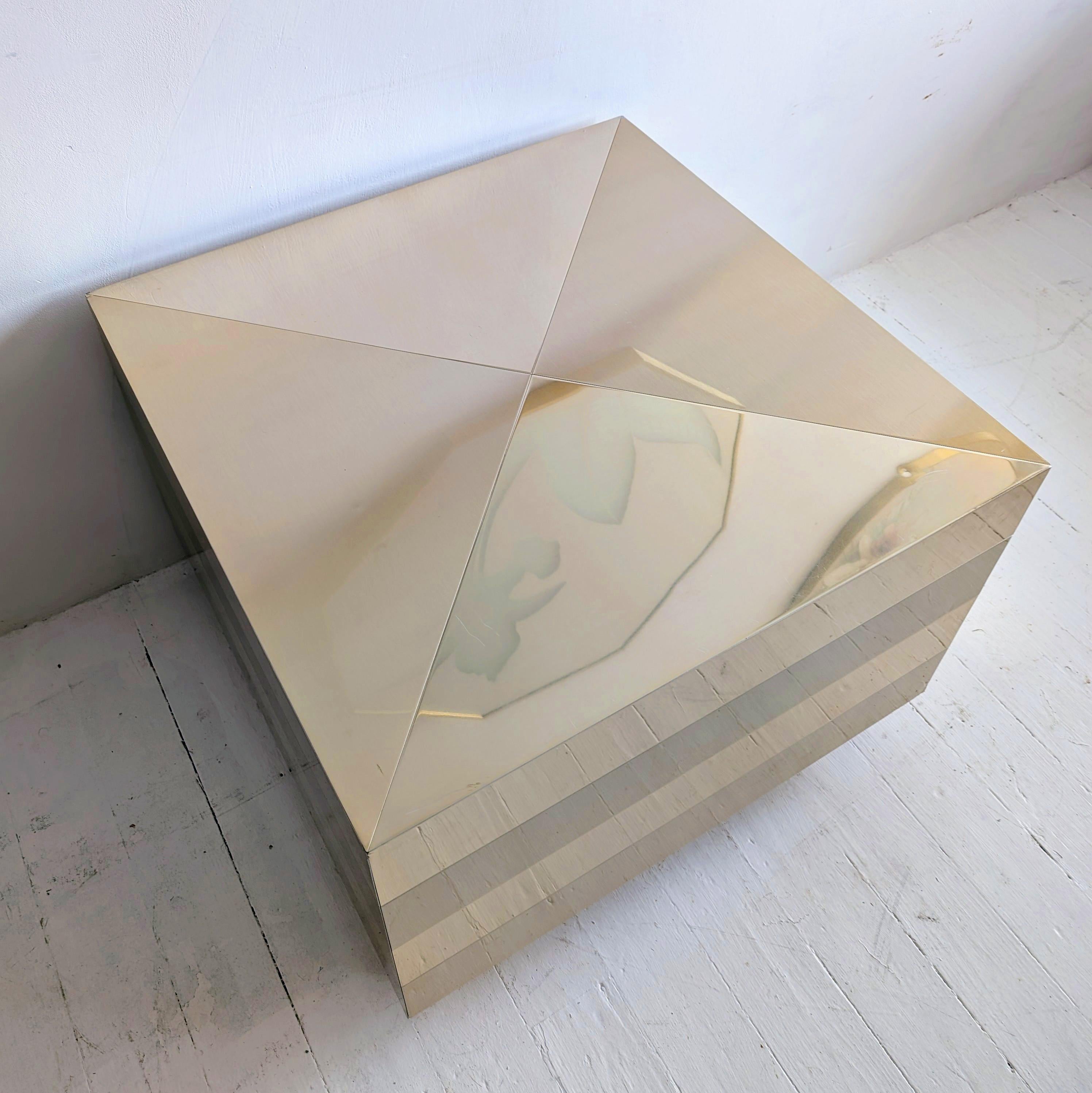 Large vintage gold cube coffee table, Paul Evans style, brutalist 1980s In Good Condition For Sale In Hastings, GB