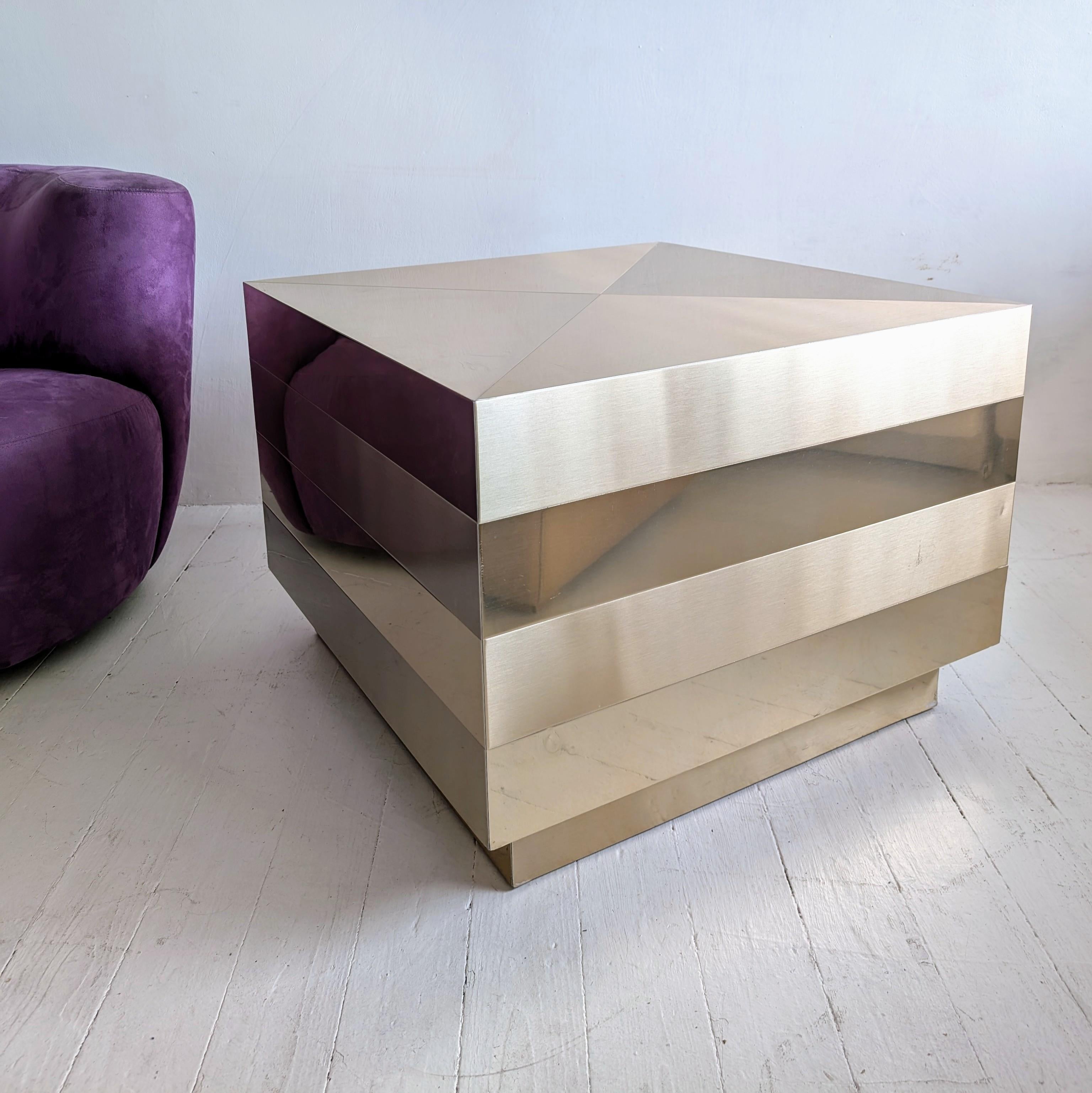Large vintage gold cube coffee table, Paul Evans style, brutalist 1980s For Sale 2
