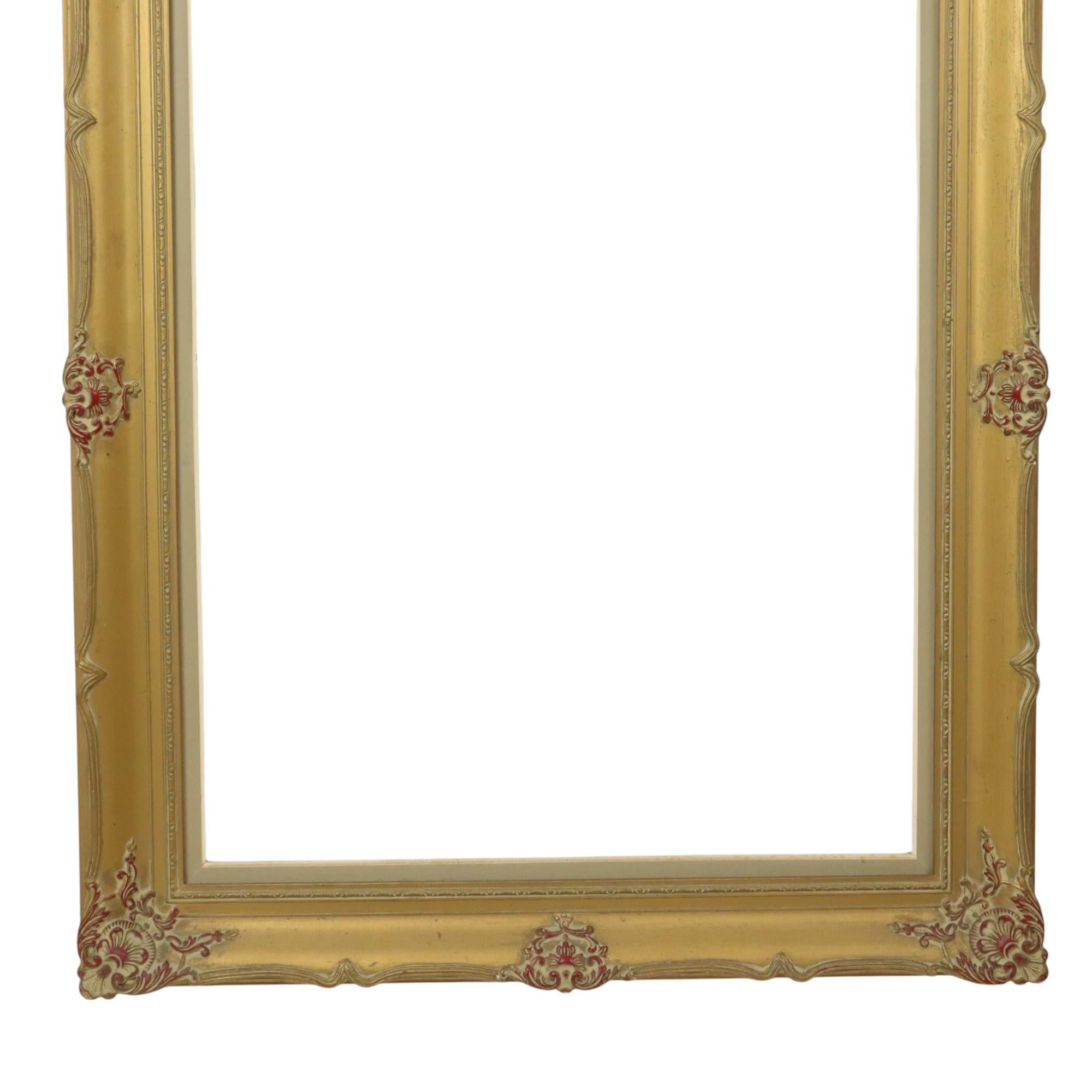 Barocco Grande cornice dorata d'epoca in stile barocco in pino classico 92x74cm in vendita