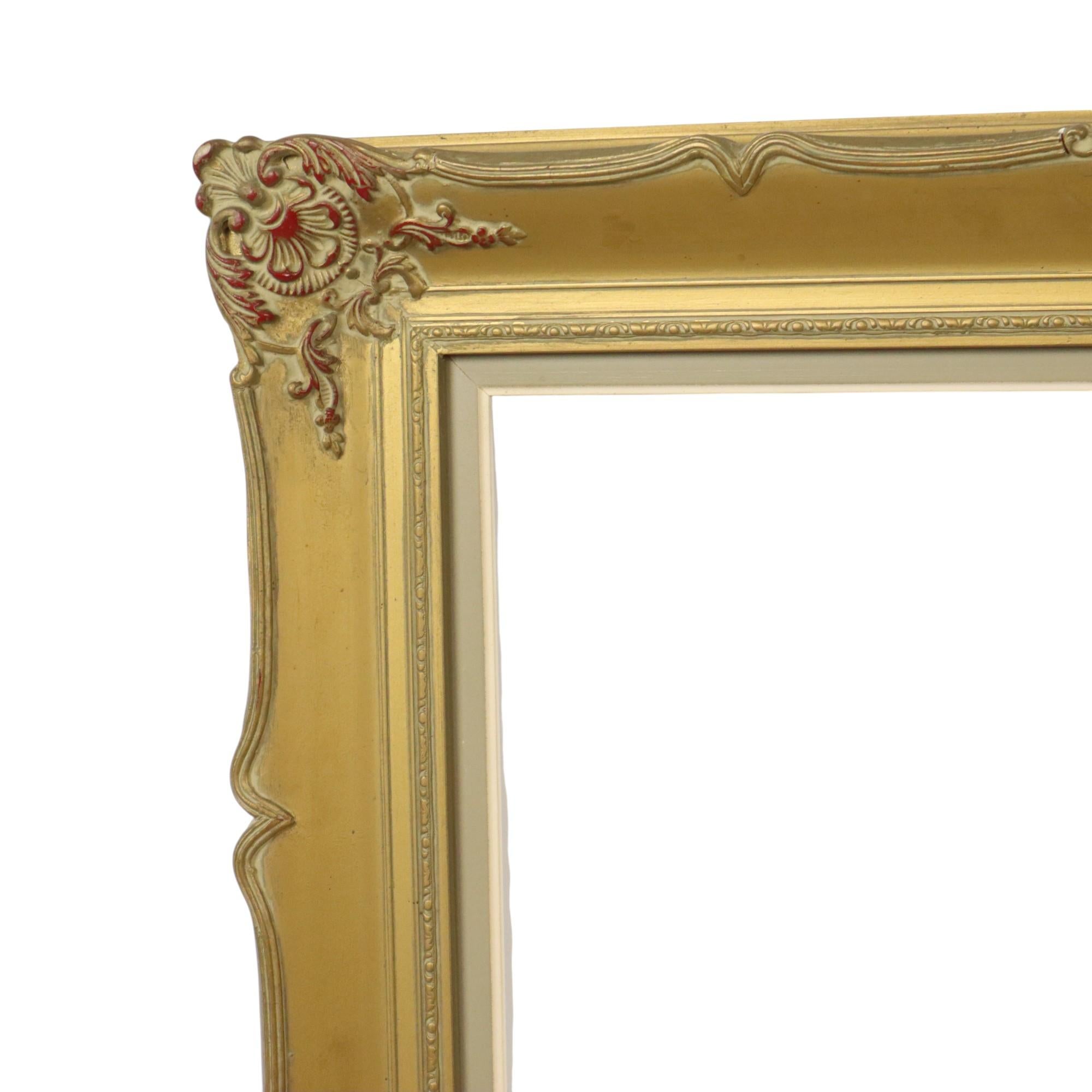 Belga Grande cornice dorata d'epoca in stile barocco in pino classico 92x74cm in vendita