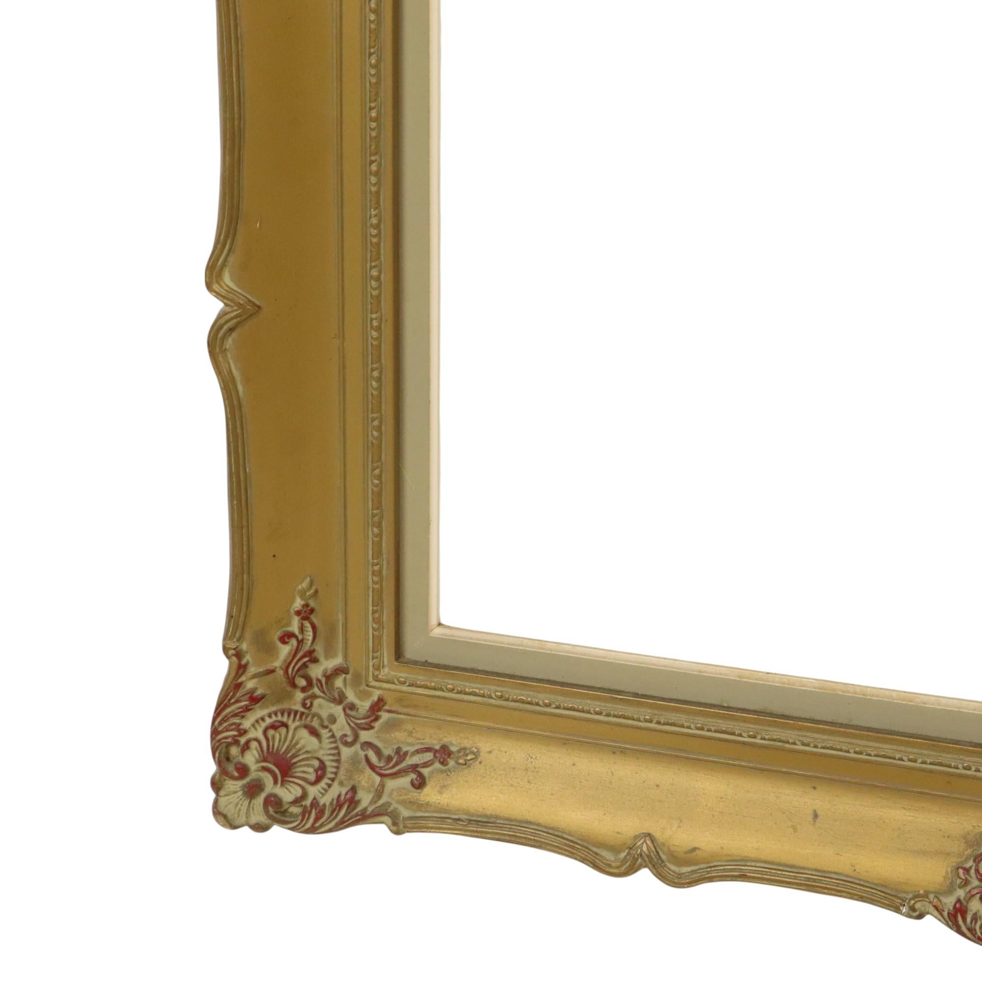 XX secolo Grande cornice dorata d'epoca in stile barocco in pino classico 92x74cm in vendita