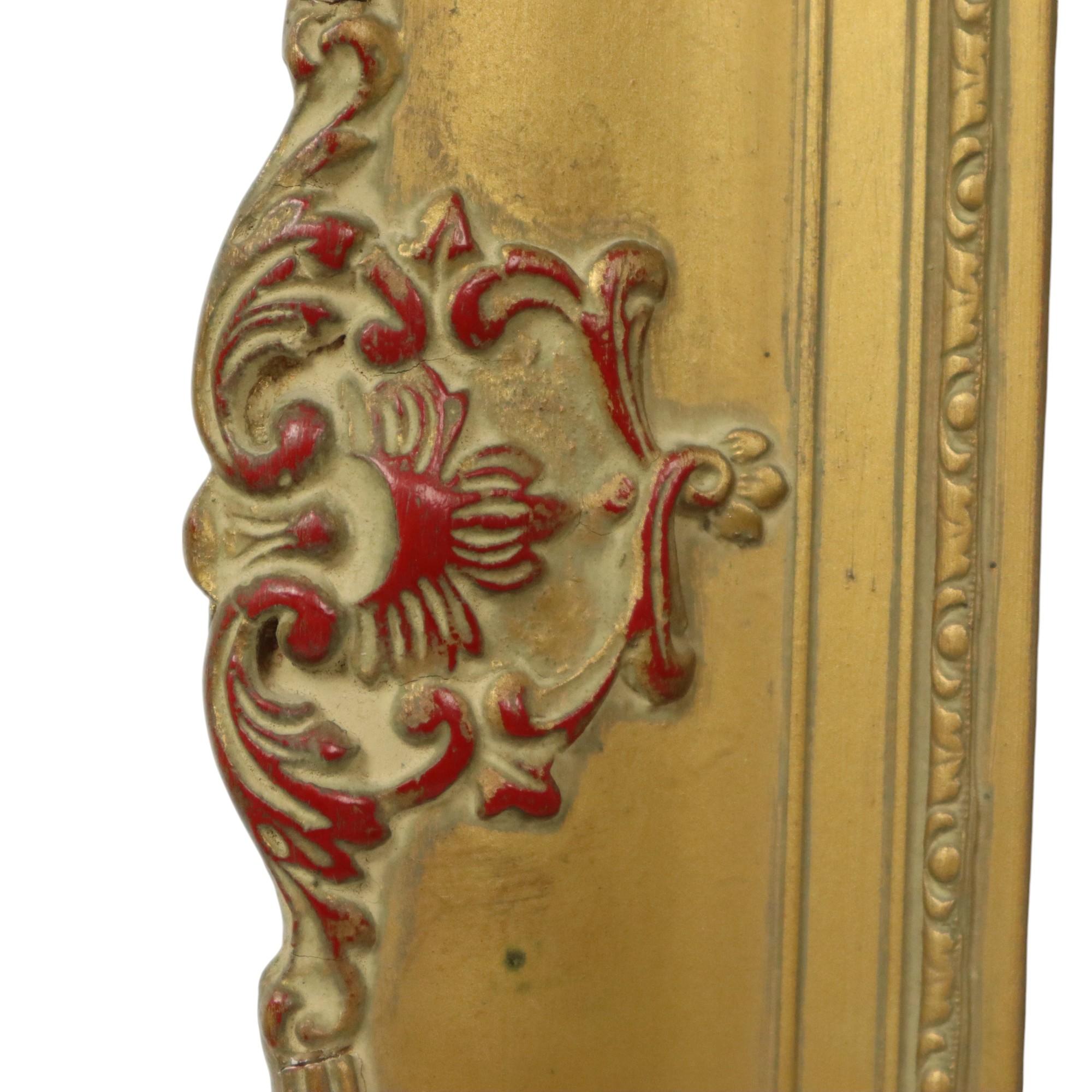 Gesso Grande cornice dorata d'epoca in stile barocco in pino classico 92x74cm in vendita