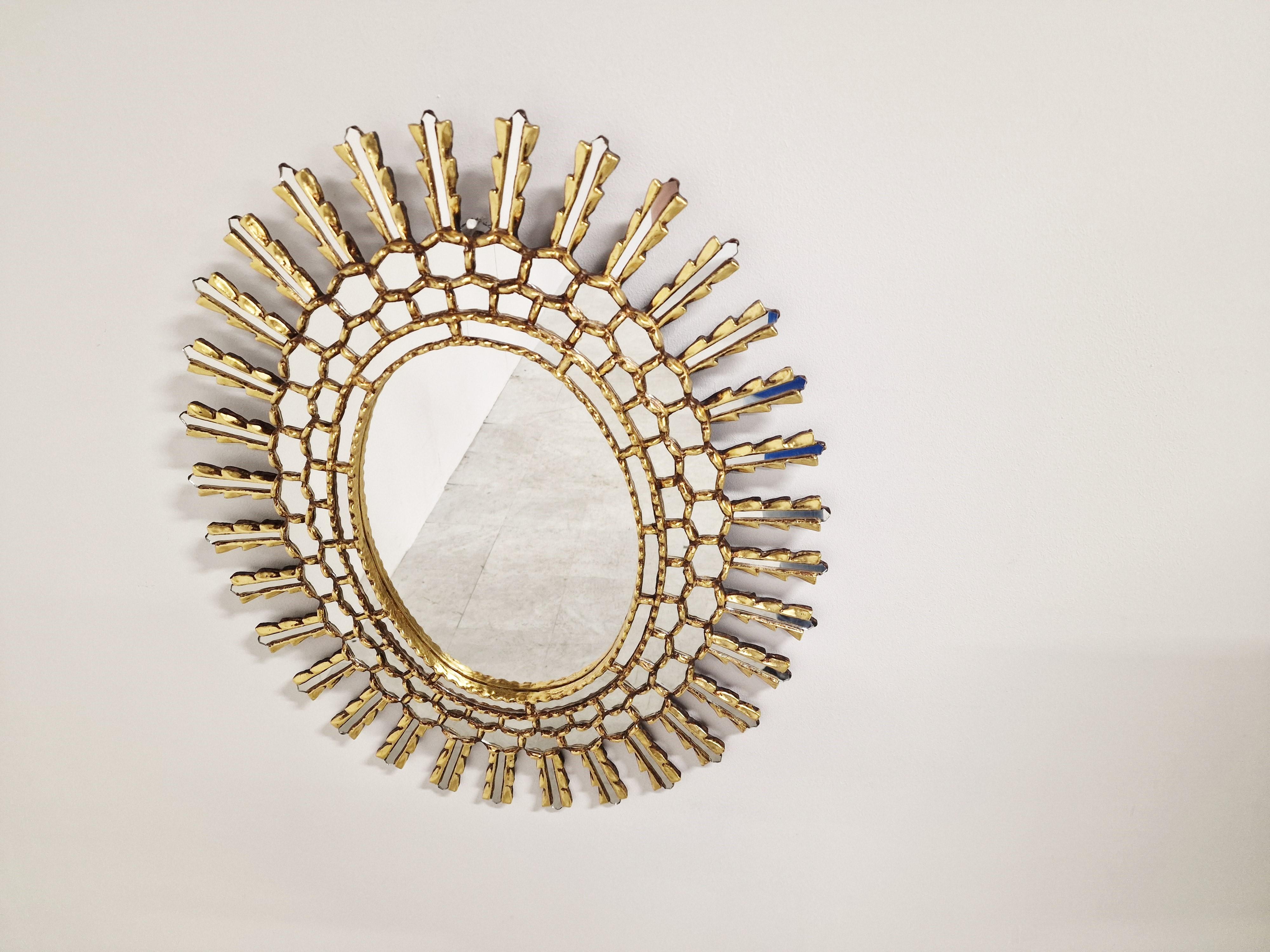 Large Vintage Golden Sunburst Mirror, 1960s In Good Condition In HEVERLEE, BE