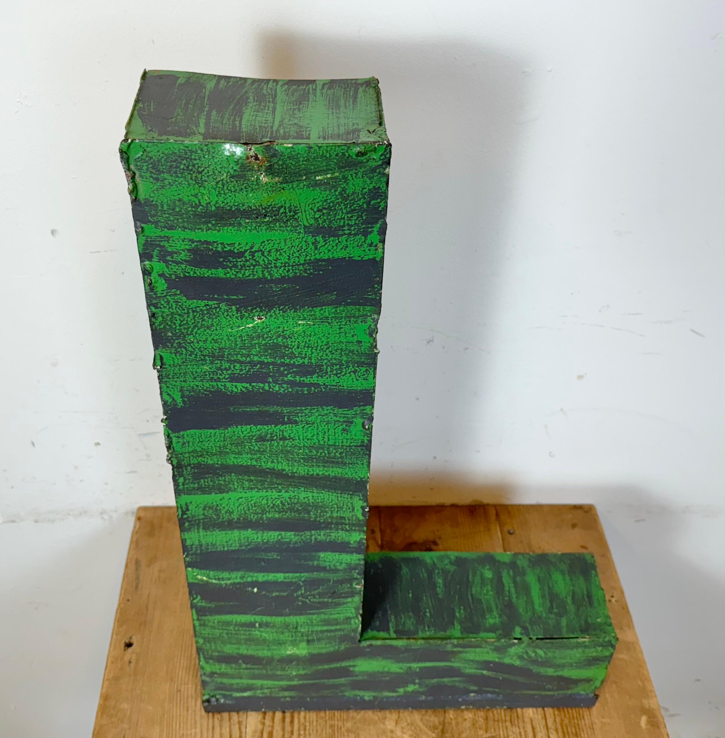 Gran letra L de fachada de hierro verde vintage , años 70 Checo en venta