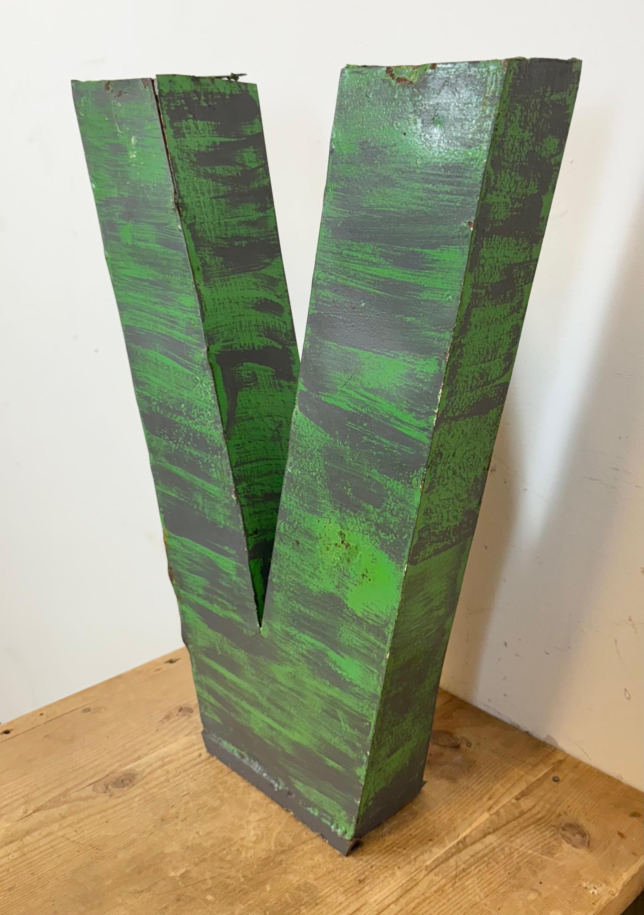 Tchèque Grande lettre V de façade en fer vert, 1970 en vente