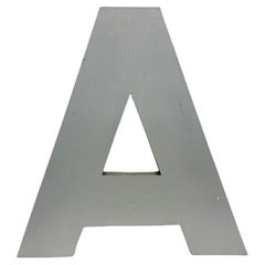 Grande facciata in ferro grigio vintage Lettera A , anni '70