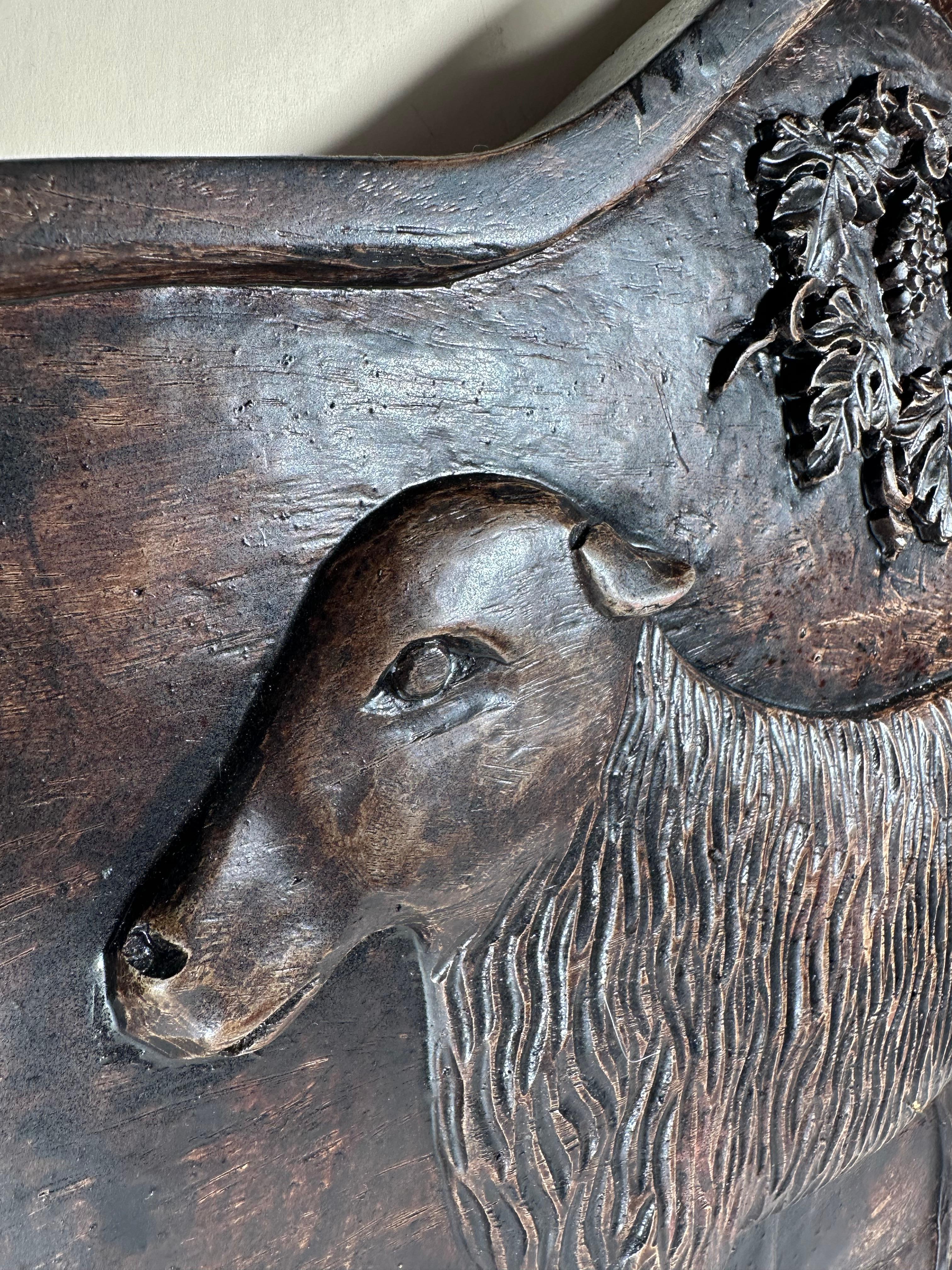 Grand bas-relief vintage sculpté à la main d'AGNUS DEI Pièce d'autel. en vente 2