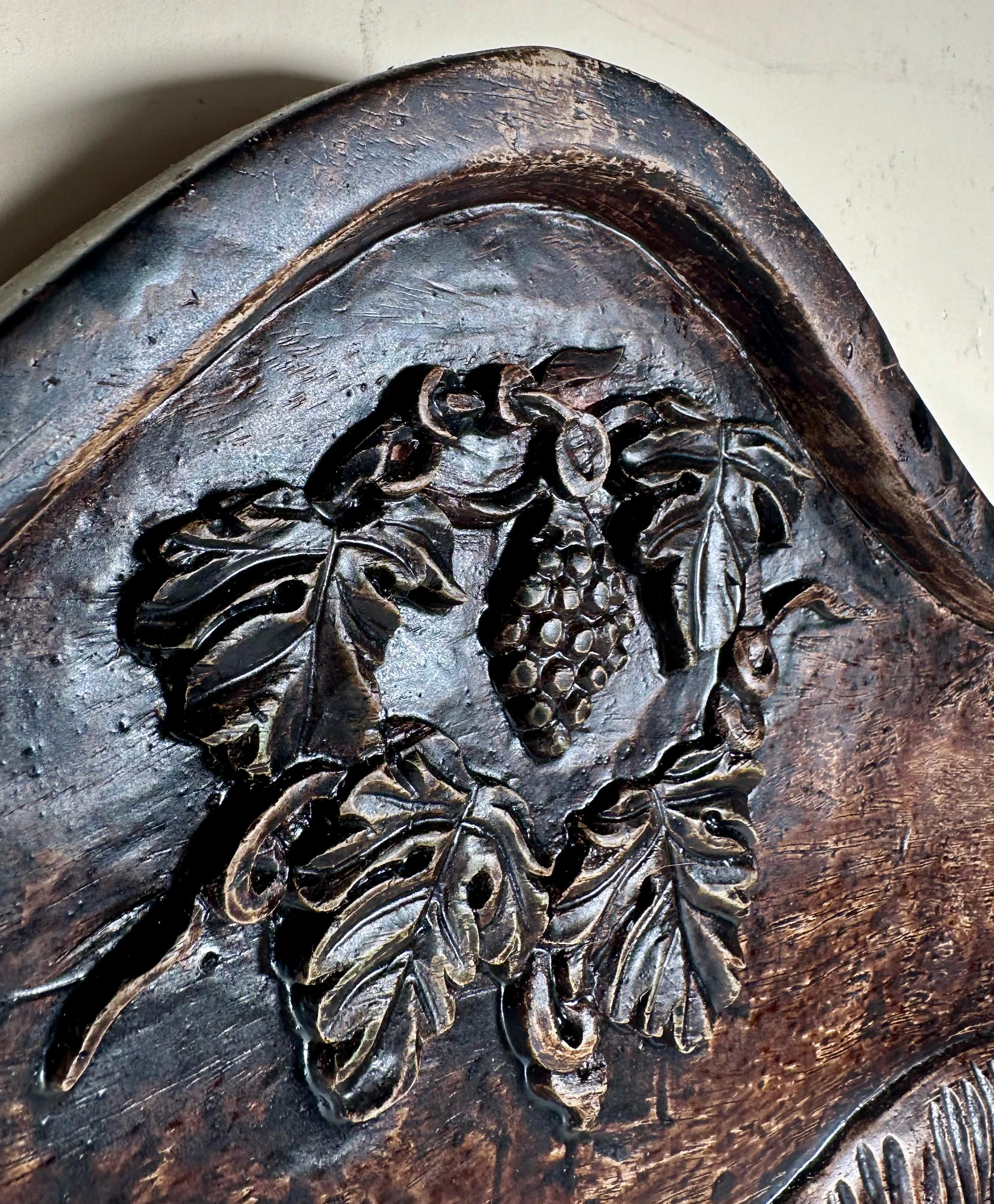 Sculpté Grand bas-relief vintage sculpté à la main d'AGNUS DEI Pièce d'autel. en vente