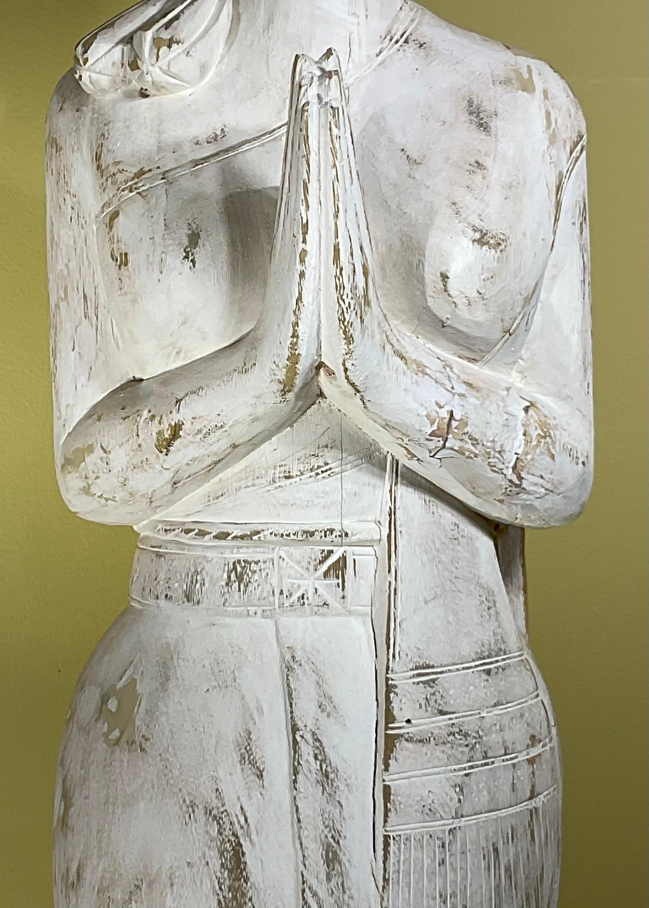 Sculpté à la main Grande sculpture vintage en bois sculptée à la main Quan Yin en vente