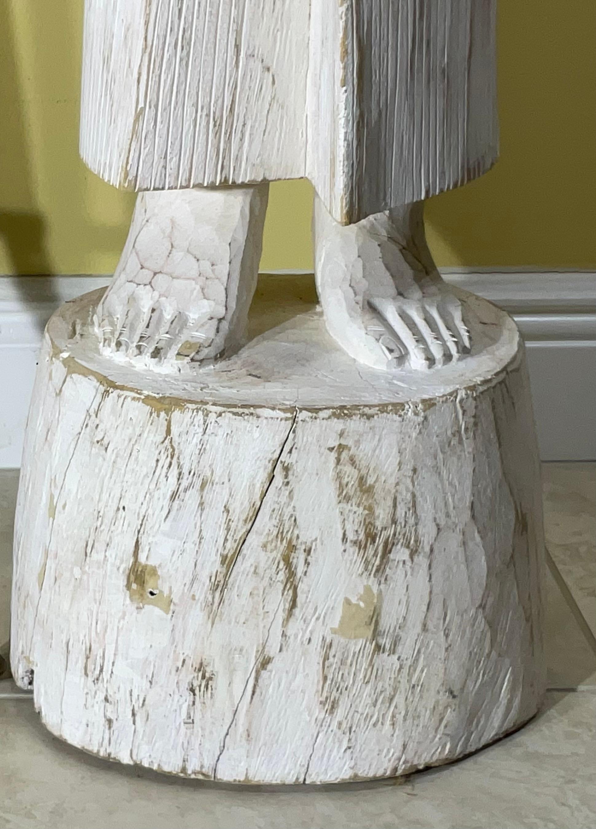 20ième siècle Grande sculpture vintage en bois sculptée à la main Quan Yin en vente
