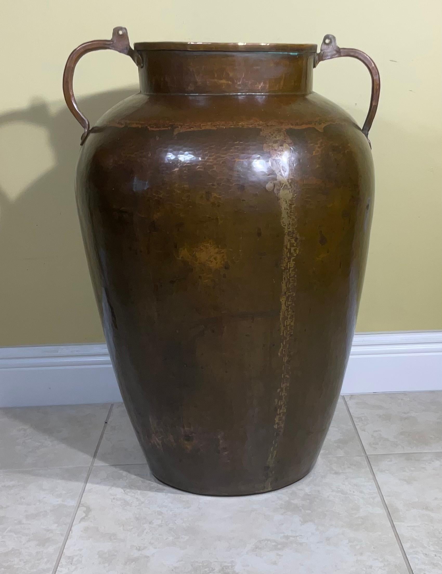 Large Vintage Hand Hammered Copper Vessel In Good Condition For Sale In Delray Beach, FL