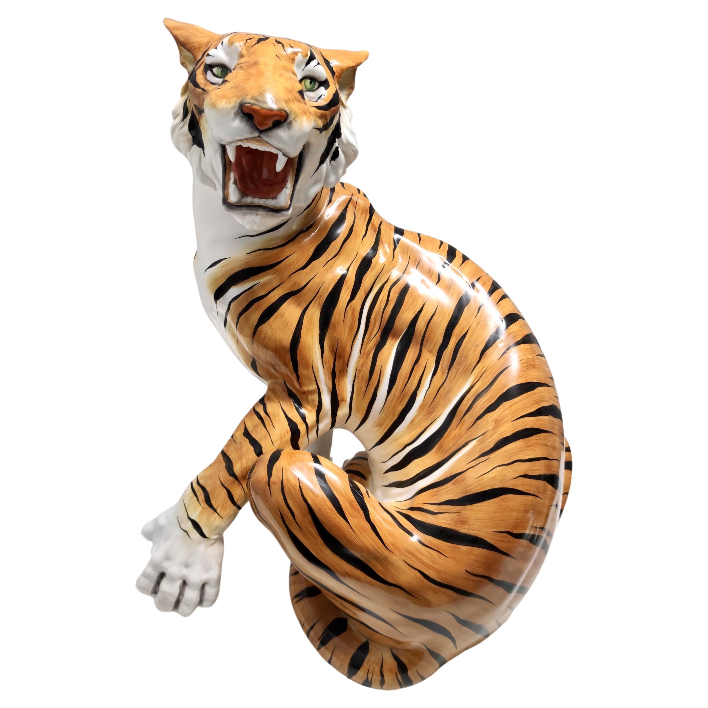 Grand tigre rugissant, céramique peinte à la main, Italie