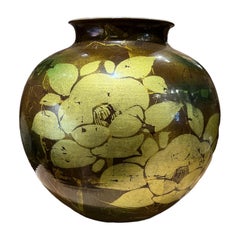 Grand vase vintage en porcelaine japonaise peinte à la main avec des fleurs en or, circa 1960