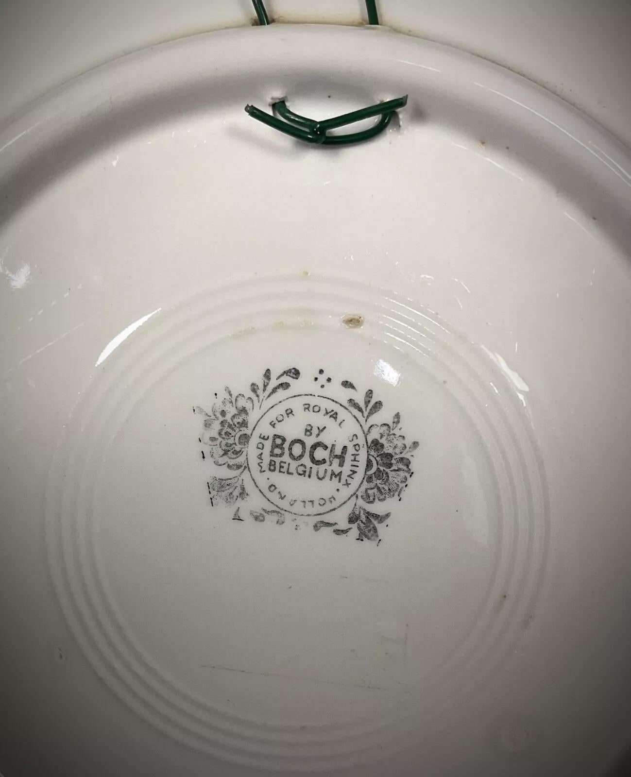 Large Vintage Handcrafted Floral Faience Plate by Boch Holland - 2Y363 In Good Condition For Sale In Bordeaux, FR