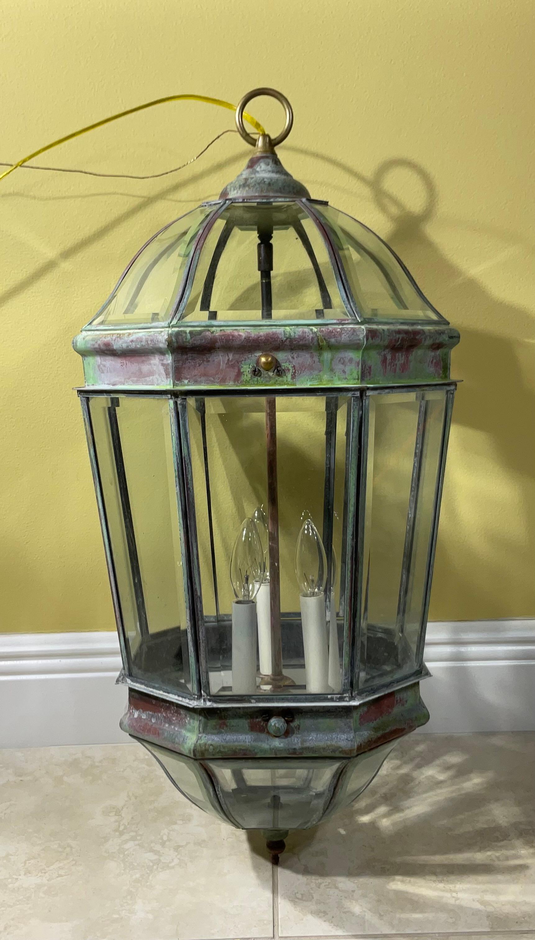 Américain Grande lanterne ou pendentif vintage en laiton, fabriqué à la main  en vente