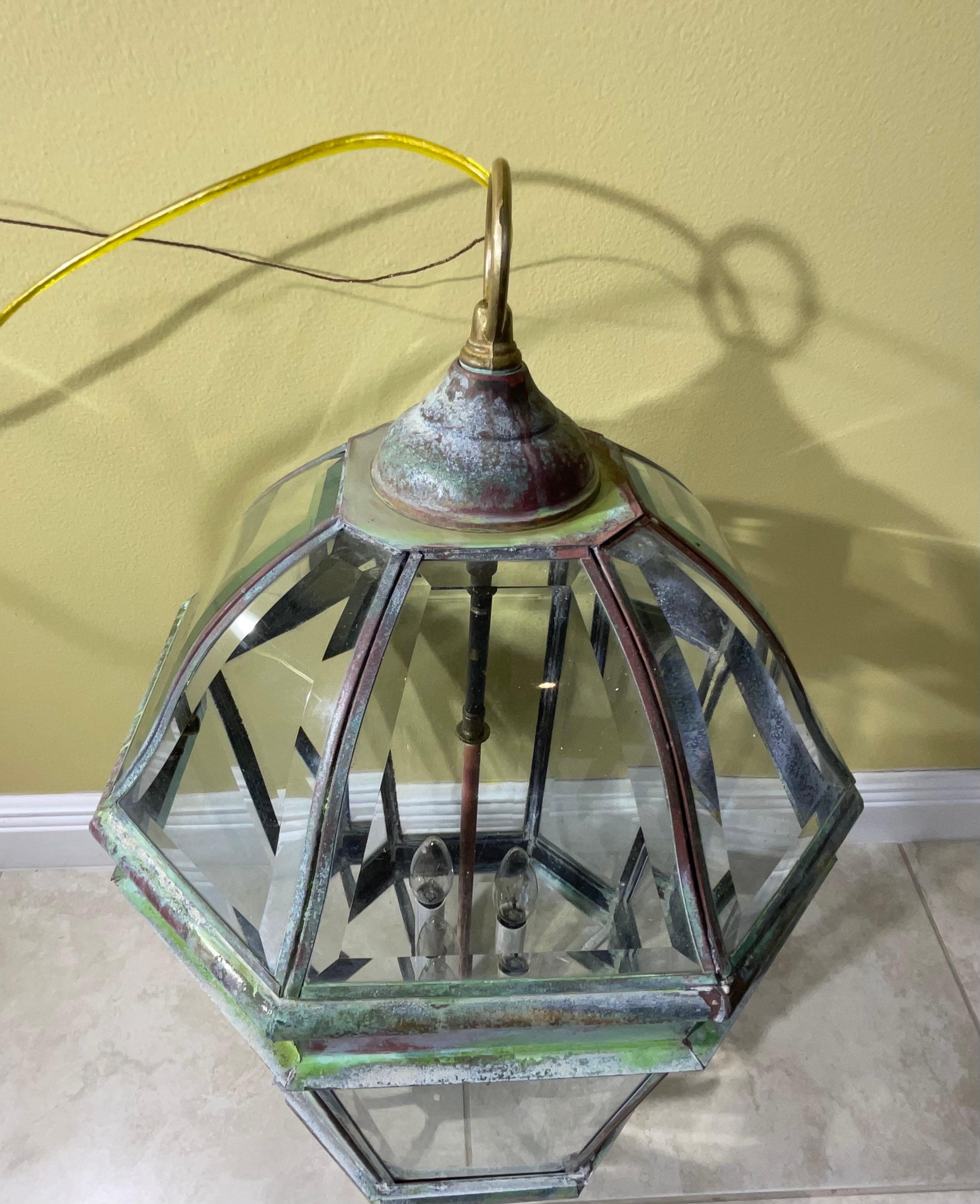Laiton Grande lanterne ou pendentif vintage en laiton, fabriqué à la main  en vente