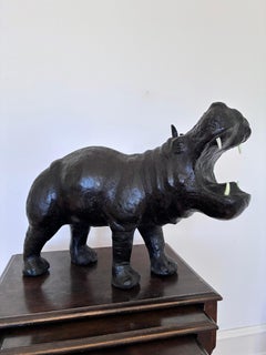 Grande statua di ippopotamo in pelle vintage realizzata a mano