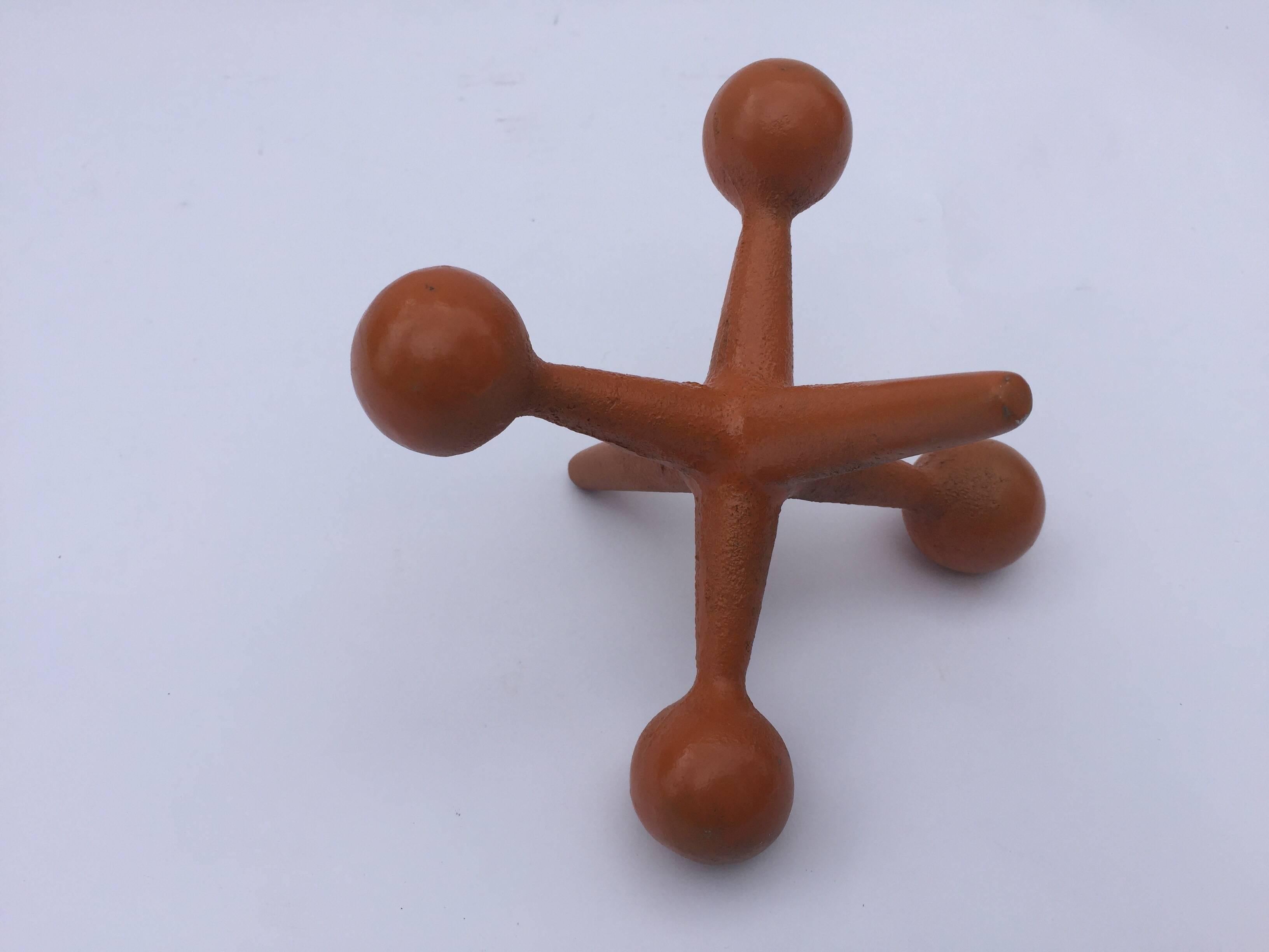 Large vintage handmade cast iron Jack, Jax, designed by Bill Curry of Design Line, 1967.
Use it as a door stop, paper weight, book end or decorative accent.
Nice well worn iron orange color painted.
This bookend is made of orange lacquered cast iron