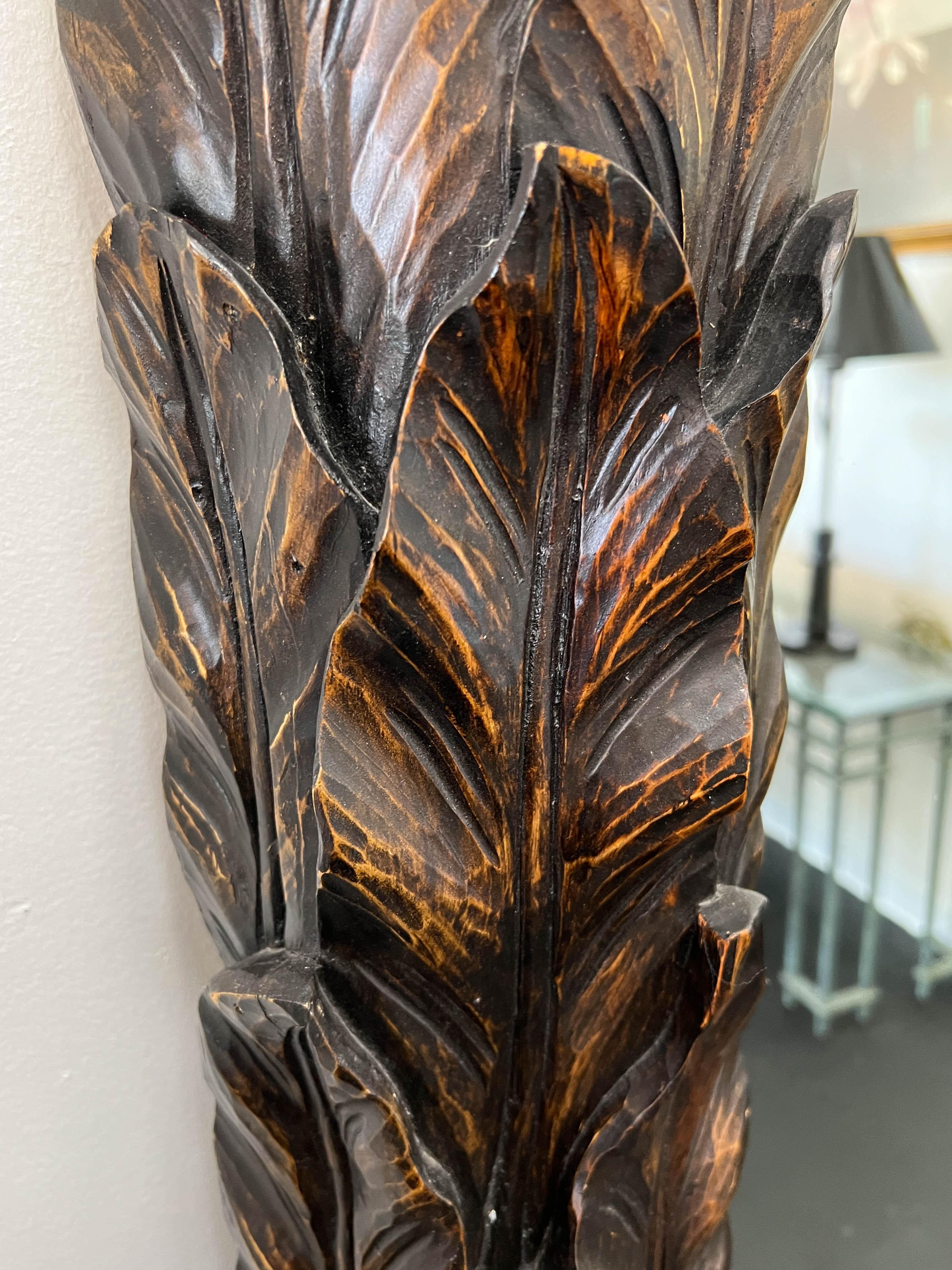 Großer geschnitzter Spiegel aus Hartholz mit Blättern und Bändern im Angebot 4