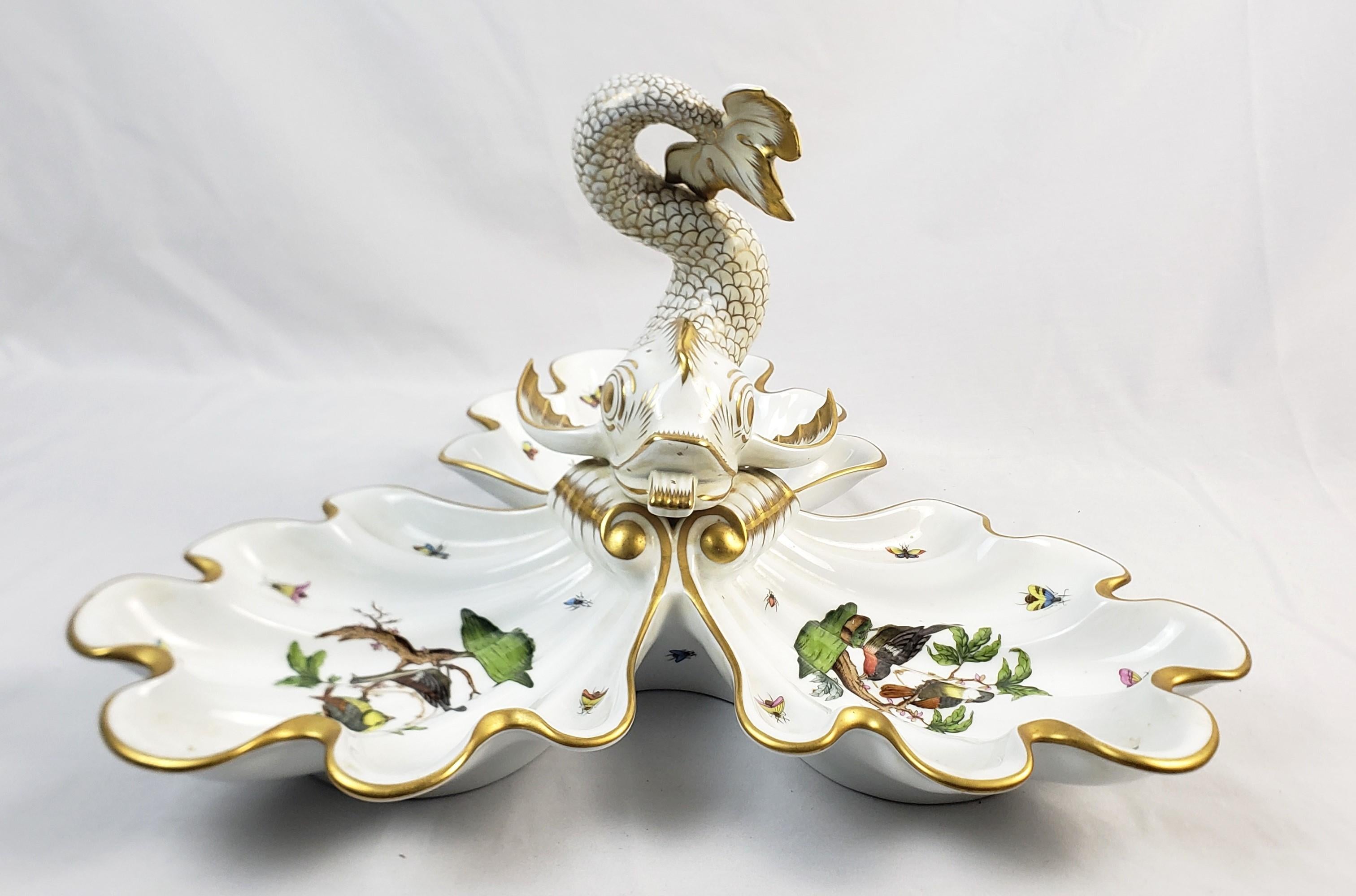 Large Vintage Herend Porcelain Rothschild Bird Pattern Centerpiece with Coy Fish In Good Condition For Sale In Hamilton, Ontario