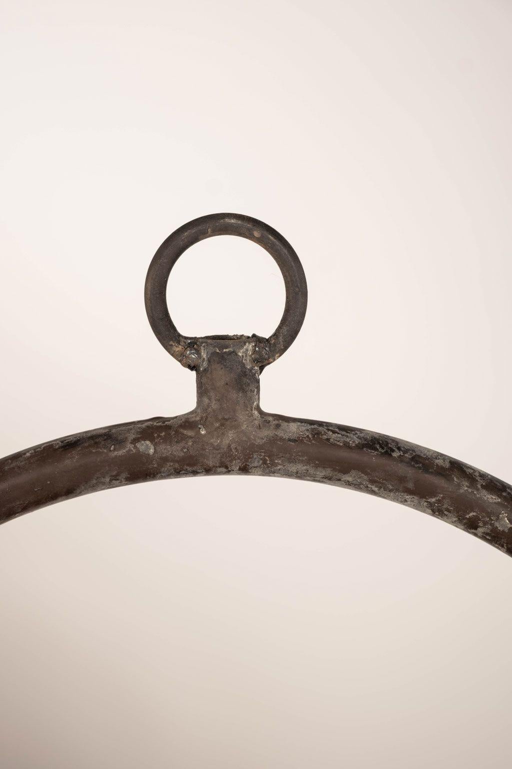 Große sechseckige, mit Glas verkleidete, gewölbte Kupferlaternen in Grüngrün. Unverkabelt.
Zwei ähnliche Laternen sind insgesamt erhältlich (siehe die letzten beiden Bilder). Einzeln verkauft zum Preis von je 6.000 $.