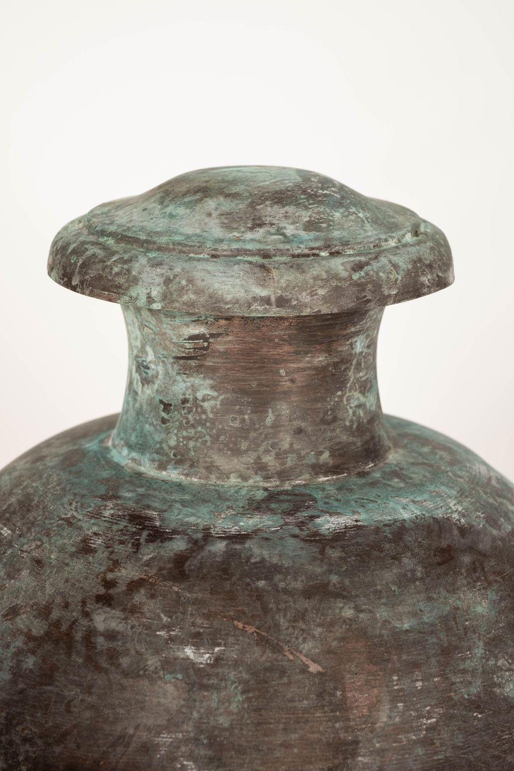 Provincial français Grande lanterne vintage hexagonale à panneaux de verre et dôme en cuivre patiné vert en vente