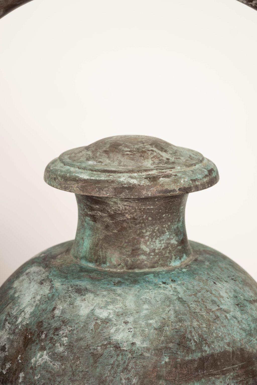 Große sechseckige Vintage-Kupferlaterne mit gewölbter grüner Patina aus Glas, gewölbt (Gegossen)
