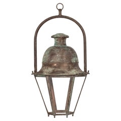 Grande lanterne vintage hexagonale à panneaux de verre et dôme en cuivre patiné vert