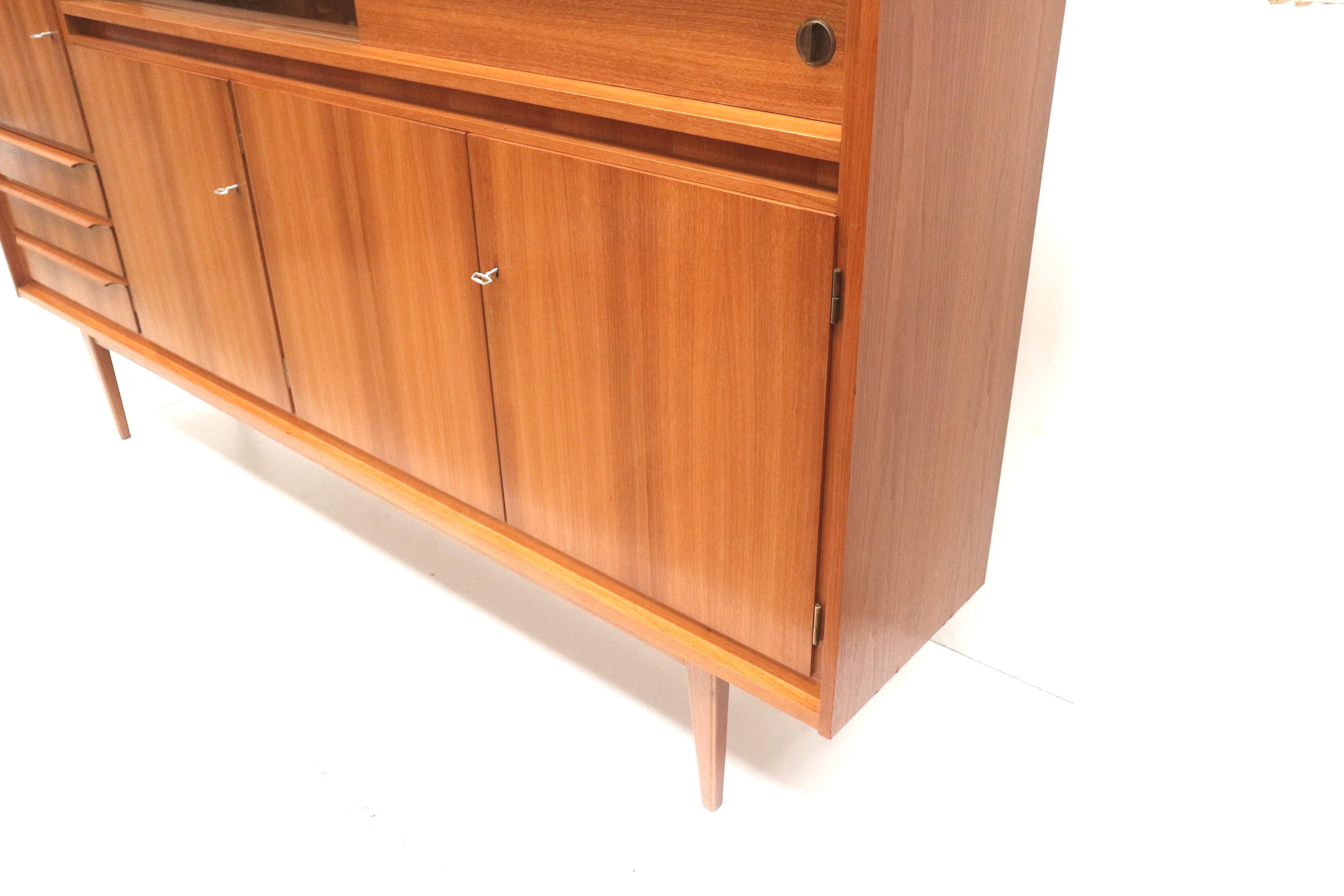 Large vintage high sideboard / highboard made in the 60s In Good Condition For Sale In Breda, NB