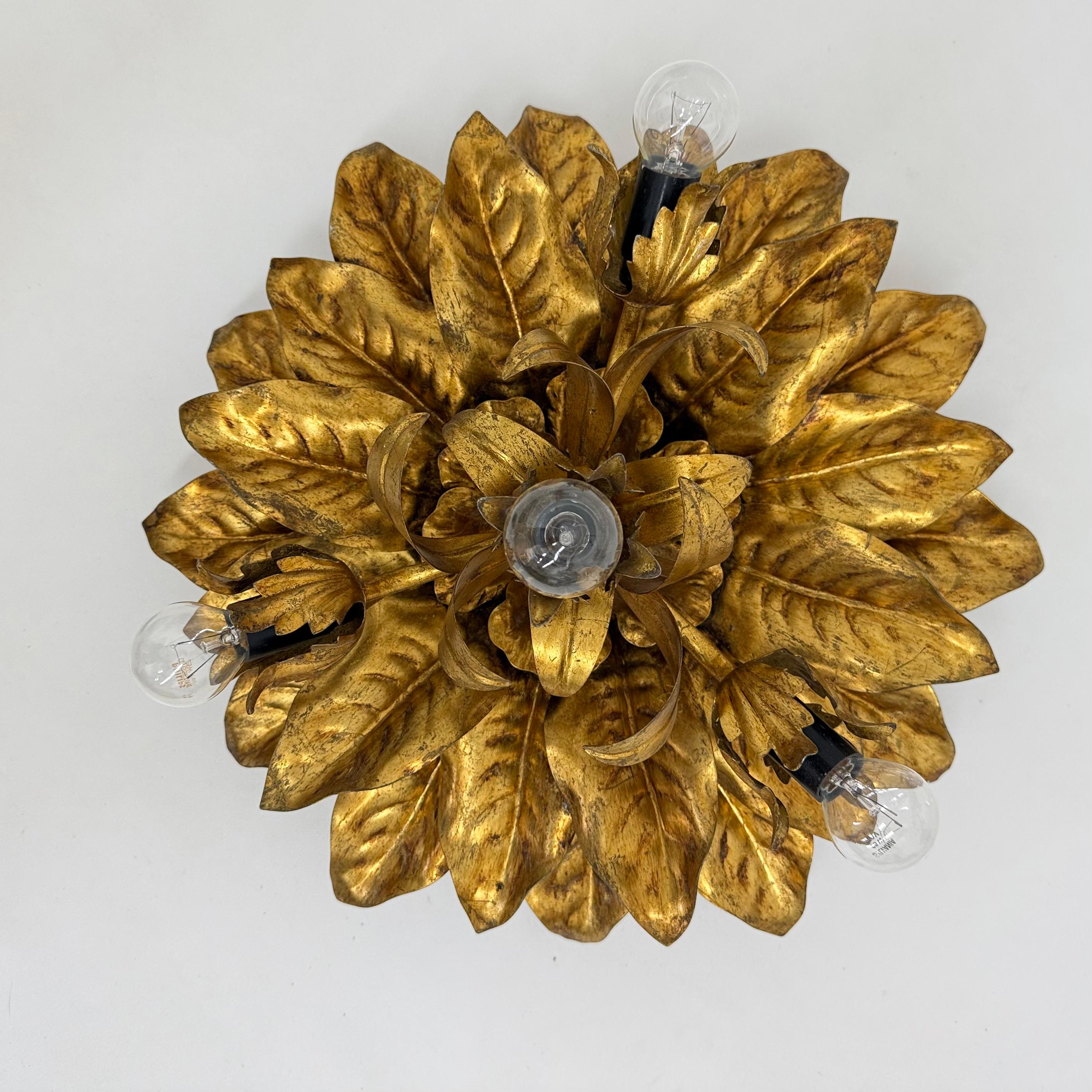 Large vintage hollywood rengency gold gilded leaf flush mount , 1970’s For Sale 10