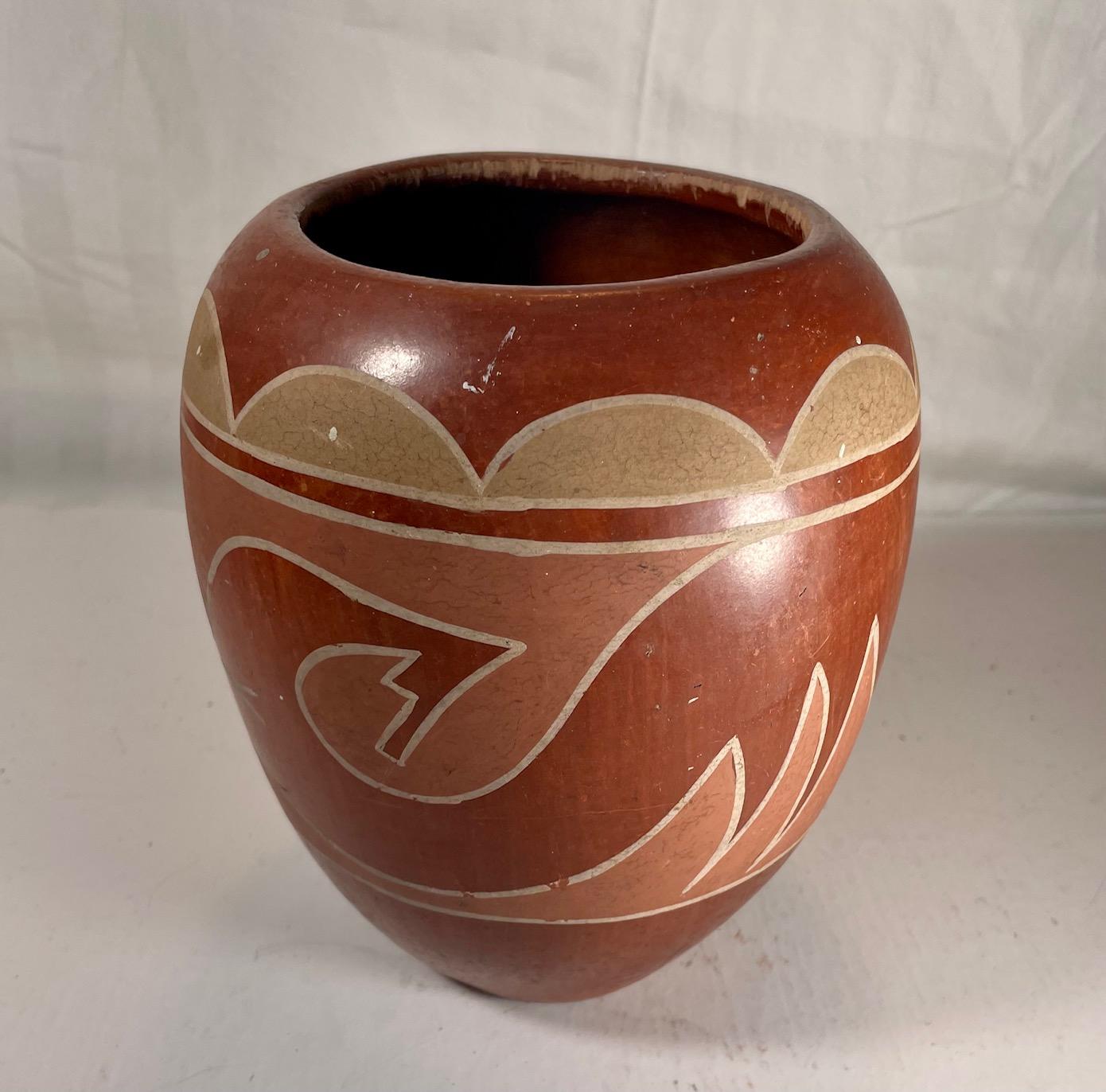 Großes Vintage Hopi Pueblo Rotware Keramikgefäß Scraffito Avanyu Design im Angebot 1